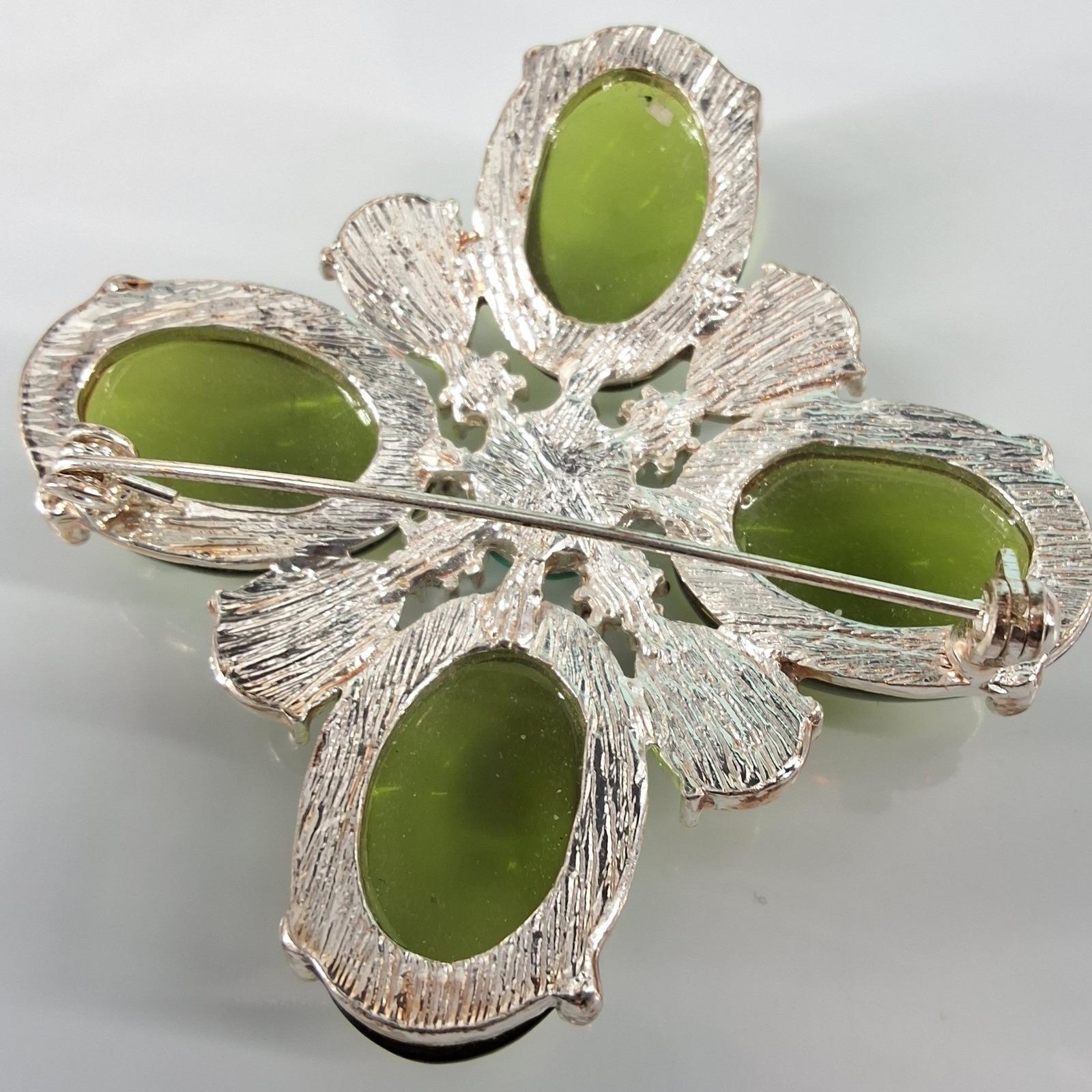 Vintage Green Cabochon Turquoise Silver Tone Quatrefoil Statement Brooch Pin - View 4