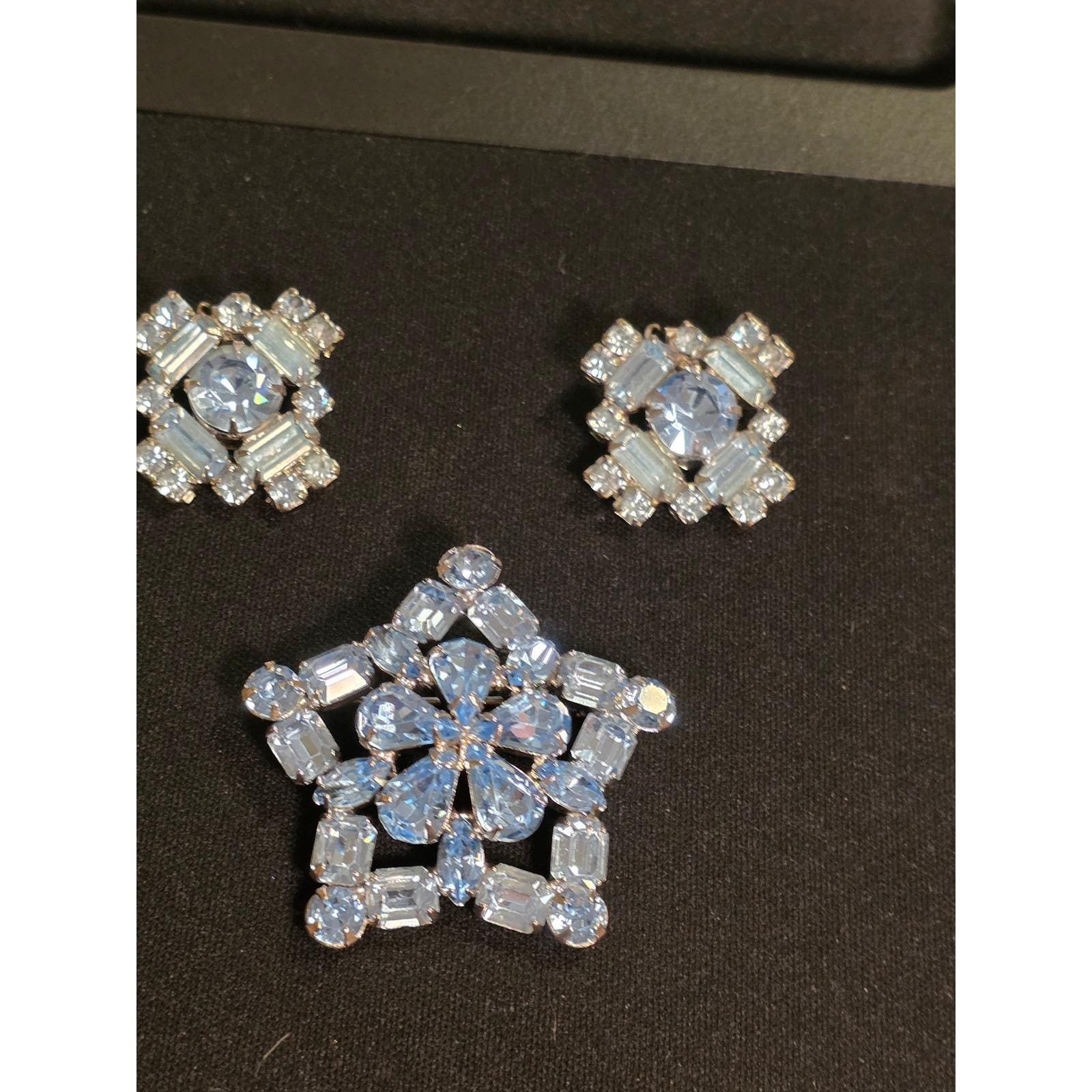 Vintage Weiss Blue Rhinestone Star Brooch & Earrings Signed - View 7