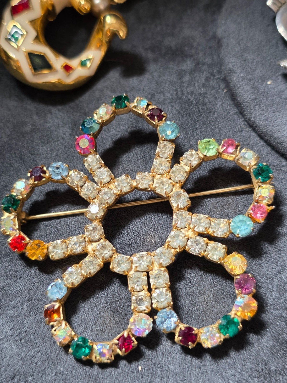 Vintage Juliana D & E Uranium Glass Rhinestone Flower Brooch