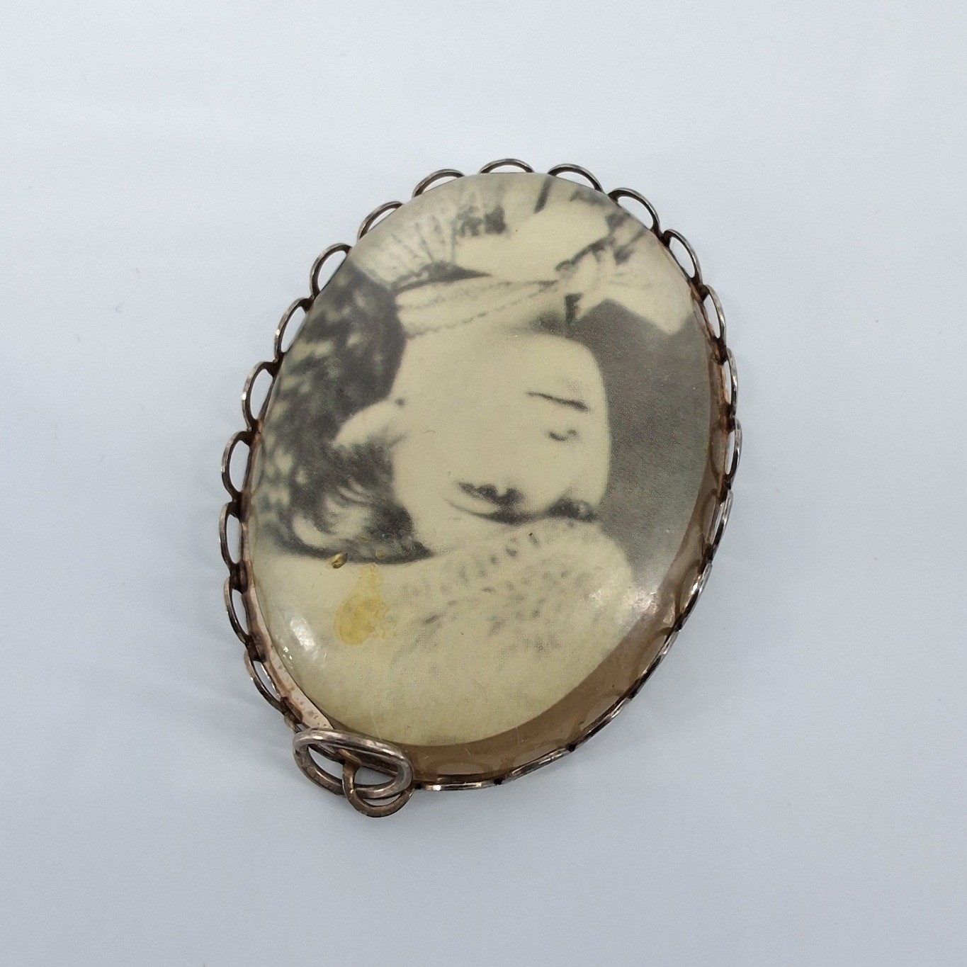 Vintage Victorian Style Photo Pendant Oval Portrait Woman Silver Tone Scalloped - View 6