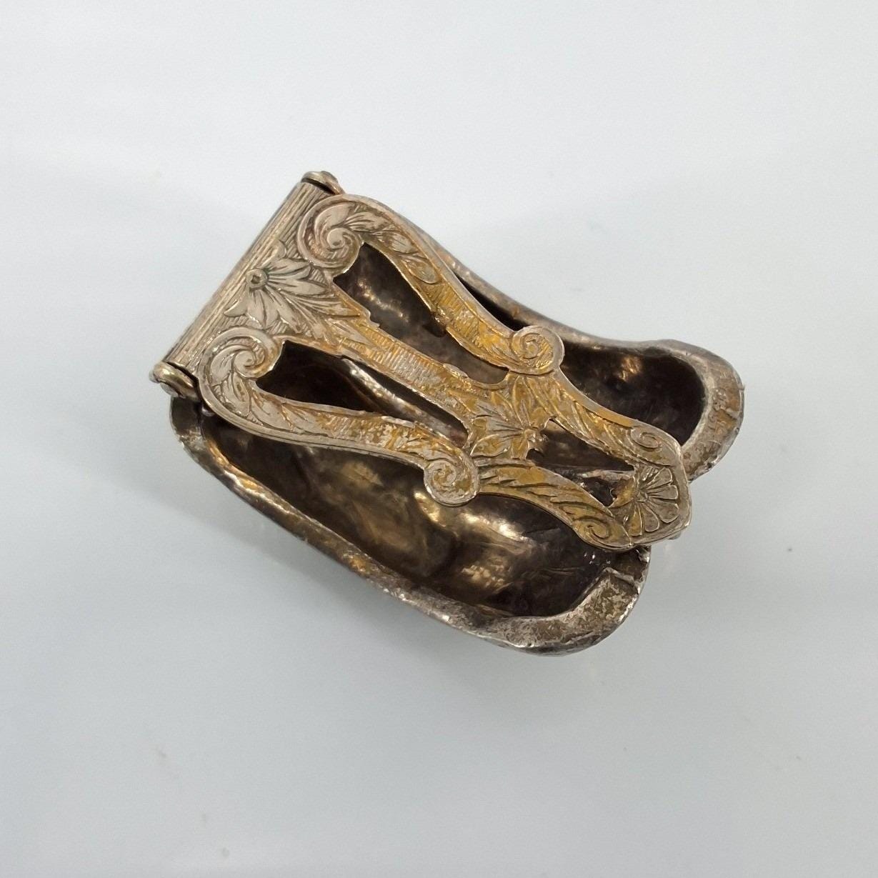 Vintage Silver Tone Ribbed Double Barrel Scarf Clip Engraved Tension Back