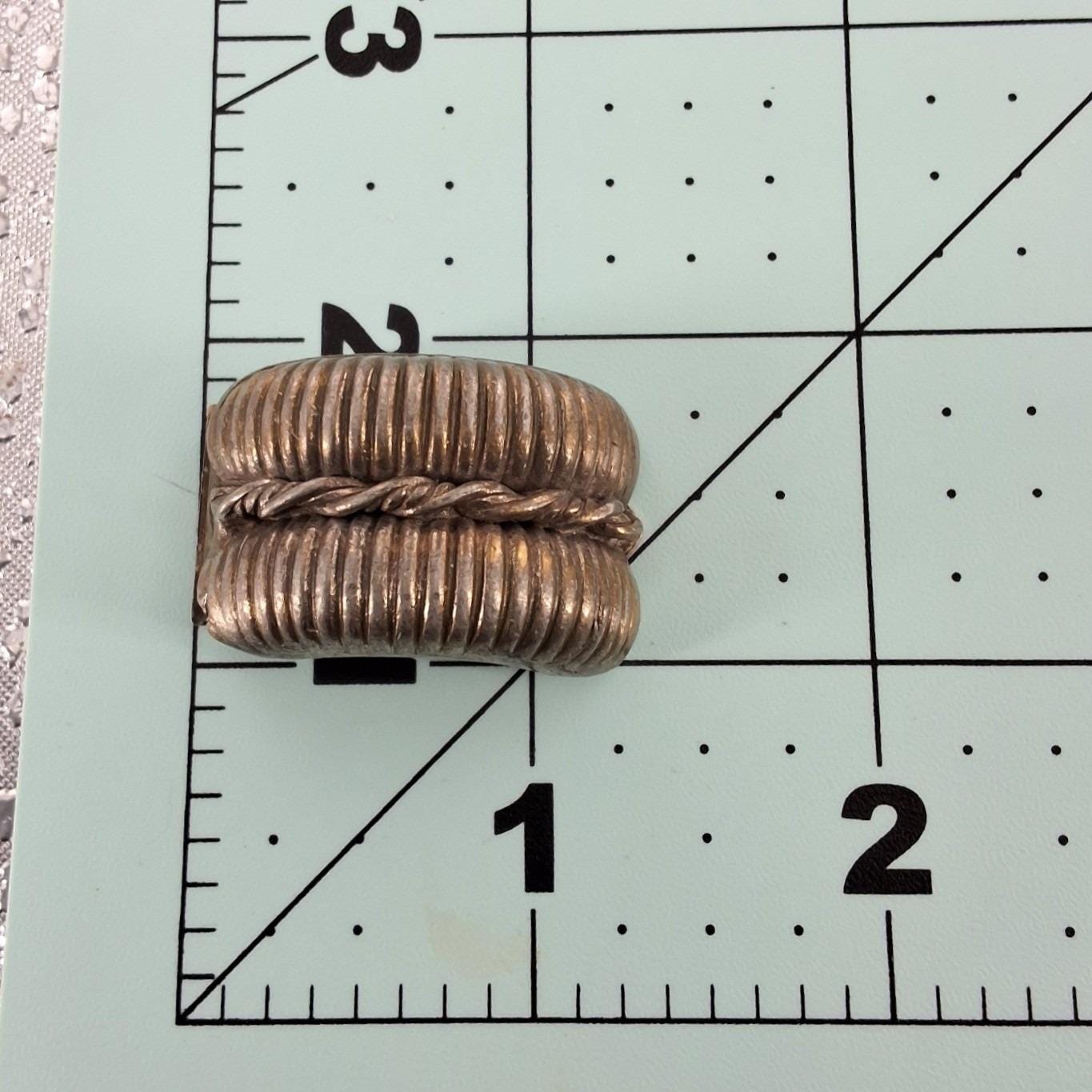 Vintage Silver Tone Ribbed Double Barrel Scarf Clip Engraved Tension Back - View 4
