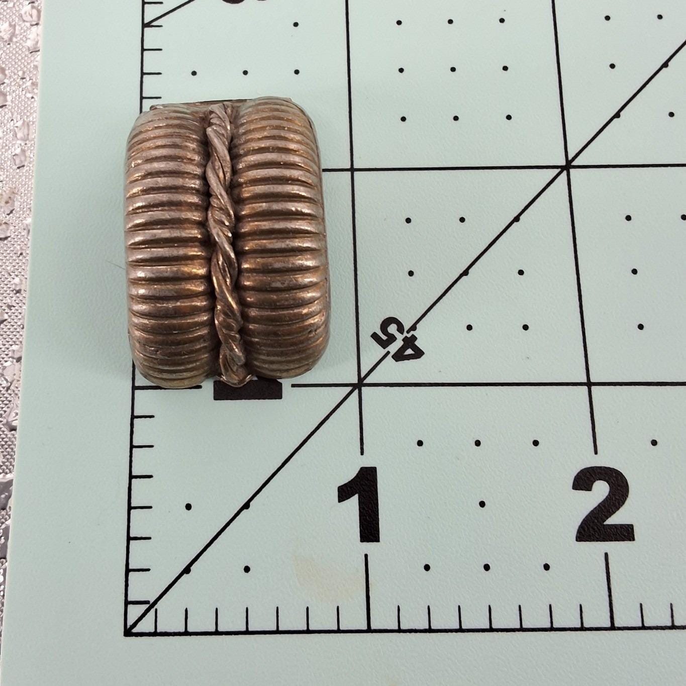Vintage Silver Tone Ribbed Double Barrel Scarf Clip Engraved Tension Back - View 6