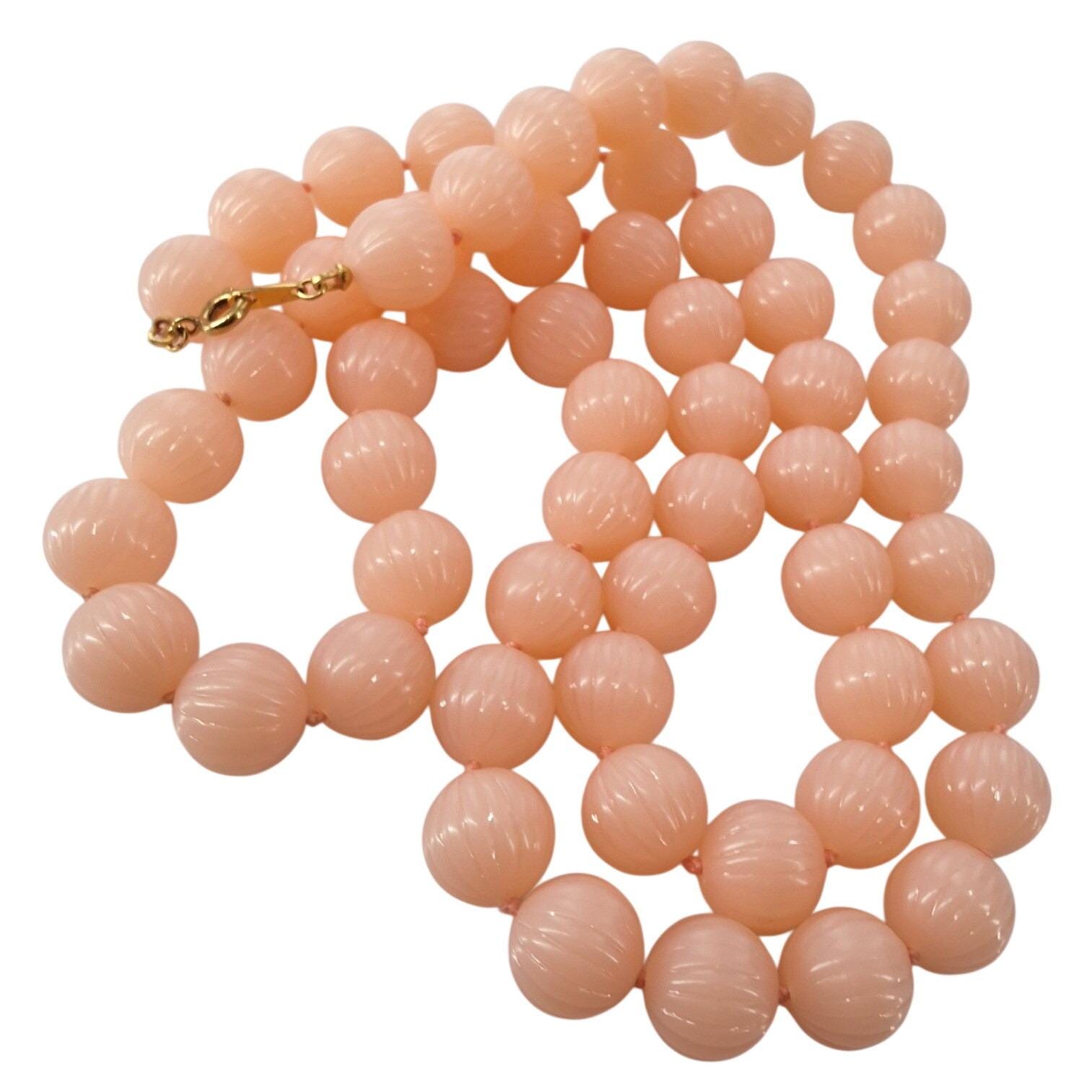 Vintage Trifari Peach Pink Fluted Melon Bead Necklace Gold Tone Spring Ring 28"