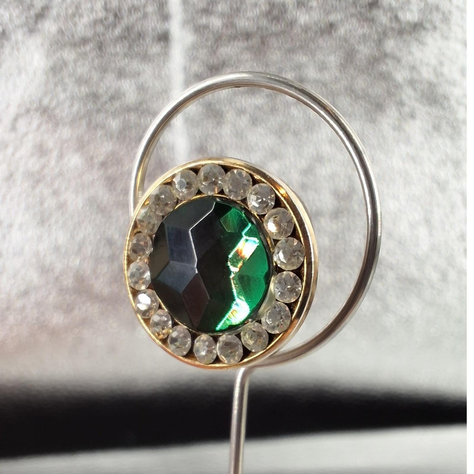 Vintage Gold Tone Emerald Green Glass Rhinestone Halo Clip On Earrings - View 3