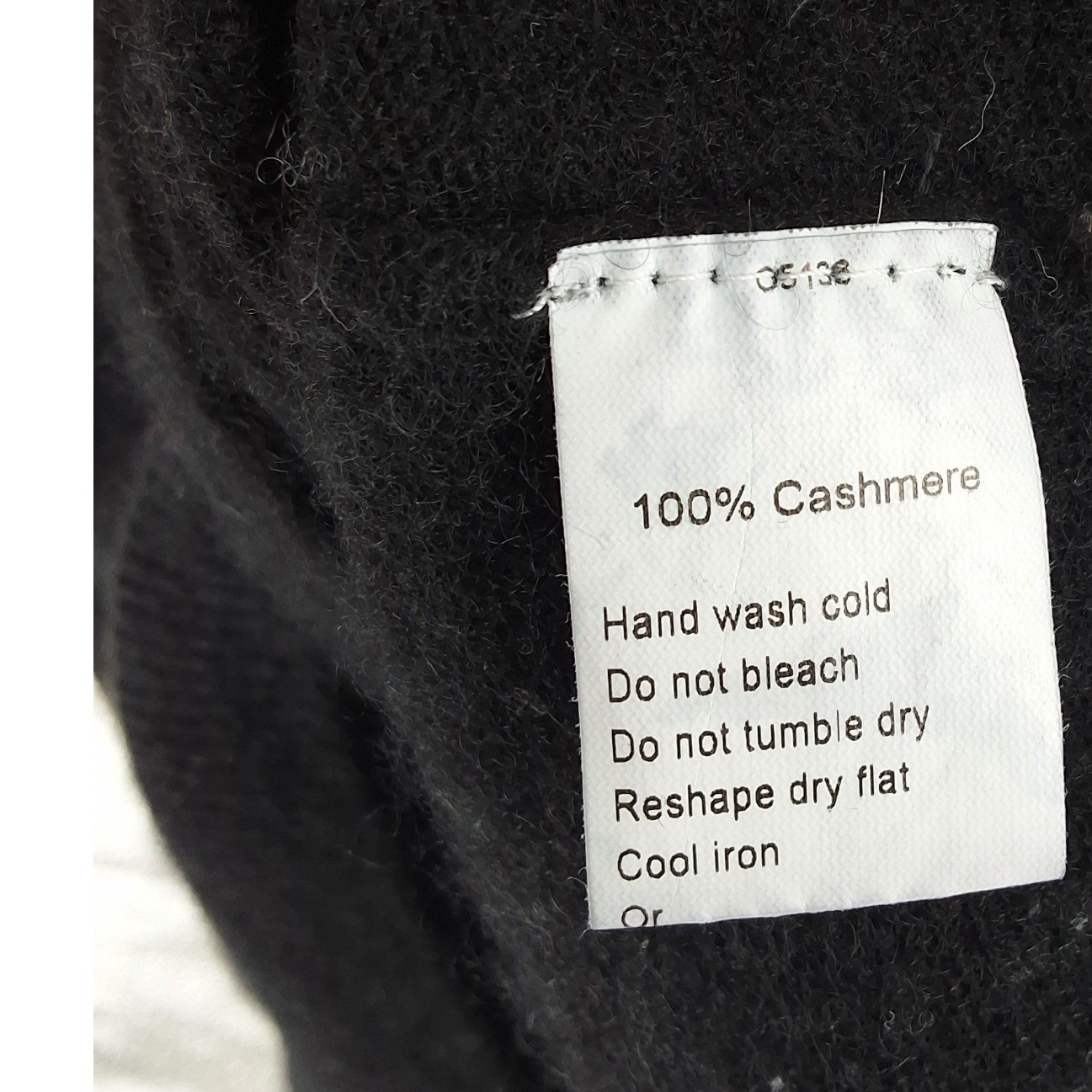 Studio 100% Italian Cashmere V-Neck Sweater Men Large Black Knit - View 3