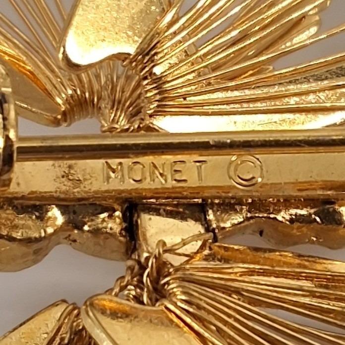 Vintage Monet Spinnerets 3D Butterfly Brooch Gold Tone Menagerie Filigree Pin - View 5