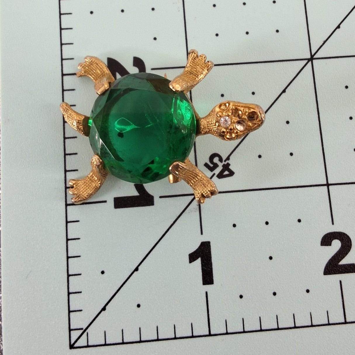 Vintage Gold Tone Turtle Brooch Emerald Green Glass Rhinestone Eye Pin - View 3