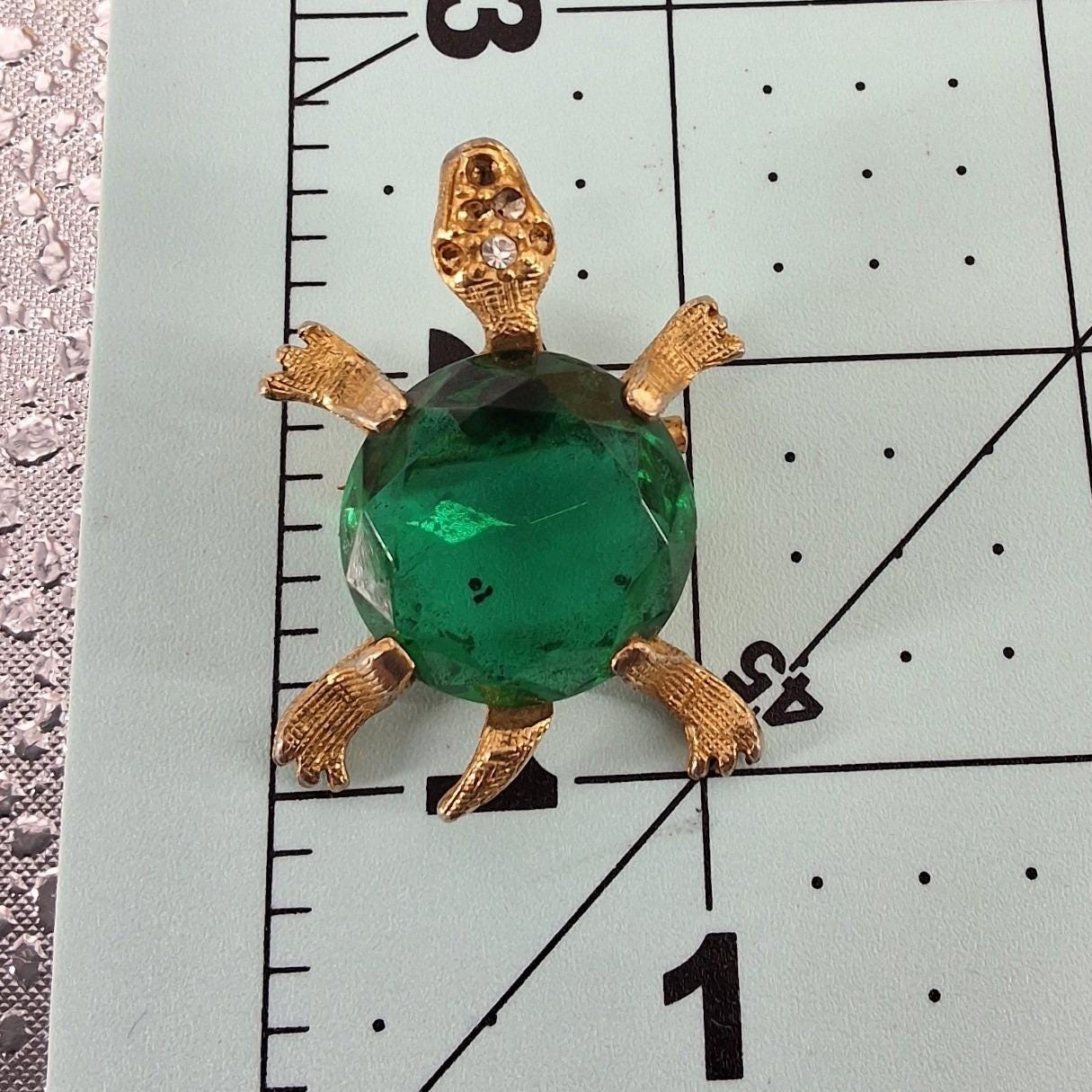 Vintage Gold Tone Turtle Brooch Emerald Green Glass Rhinestone Eye Pin - View 4