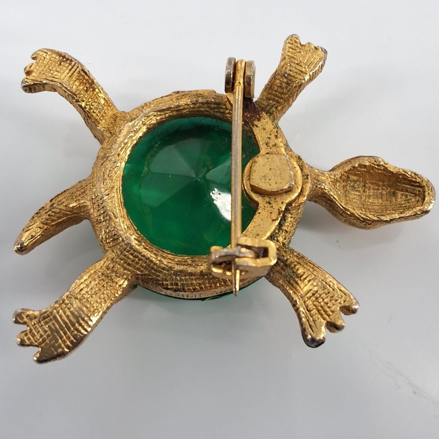 Vintage Gold Tone Turtle Brooch Emerald Green Glass Rhinestone Eye Pin - View 6