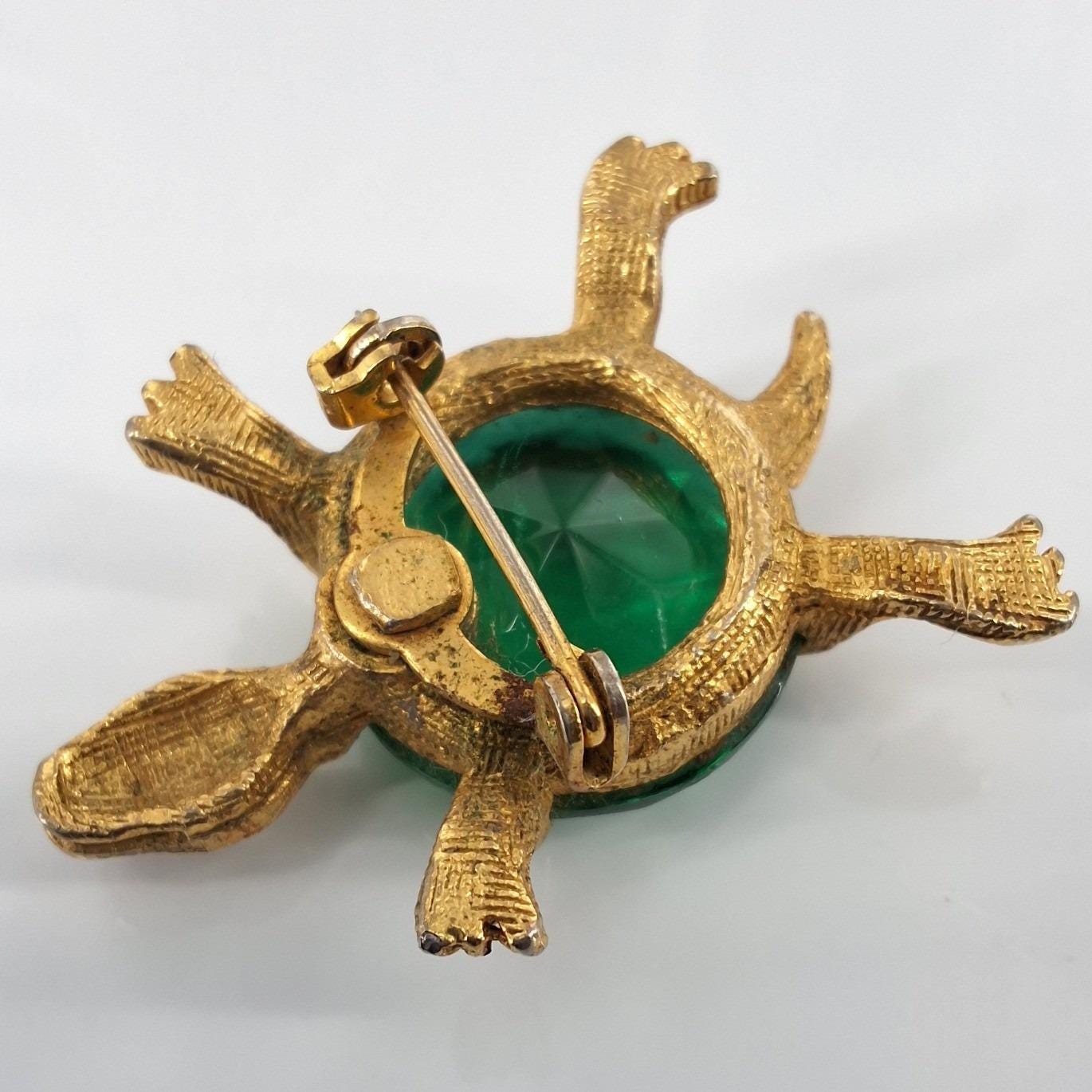 Vintage Gold Tone Turtle Brooch Emerald Green Glass Rhinestone Eye Pin - View 7