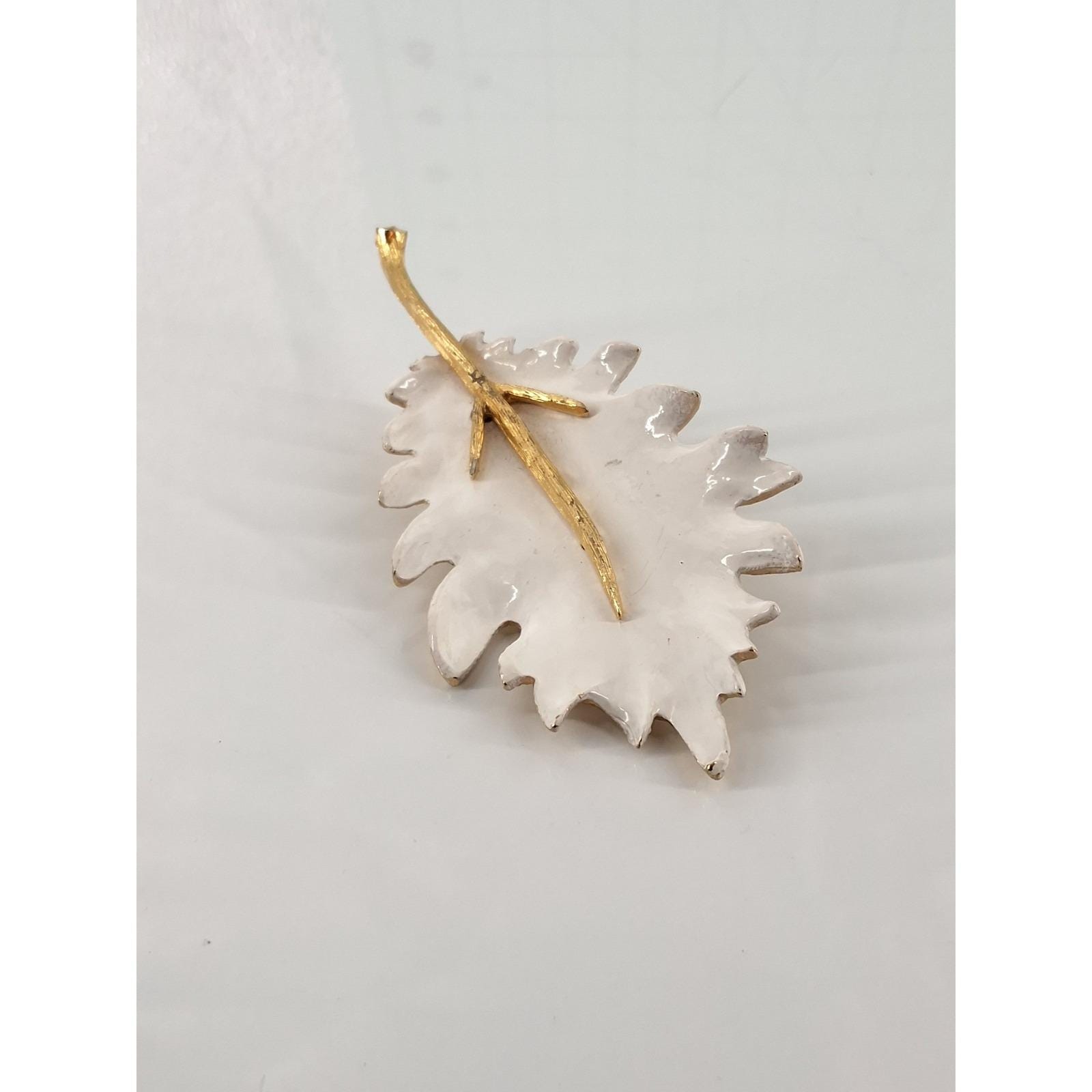 Vintage BSK White Enamel Gold Tone Leaf Brooch Pin Mid Century Botanical Jewelry - View 4