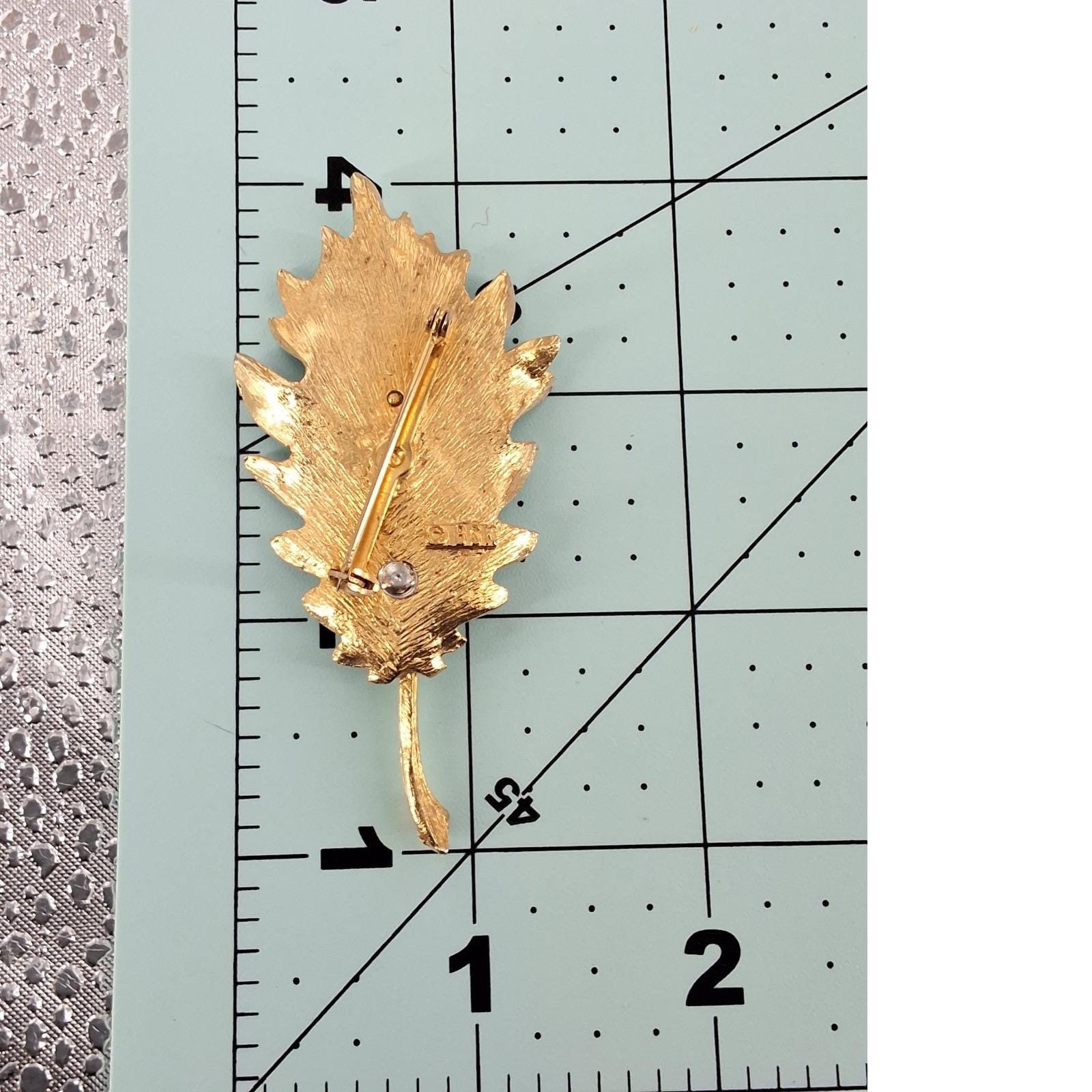 Vintage BSK White Enamel Gold Tone Leaf Brooch Pin Mid Century Botanical Jewelry - View 5