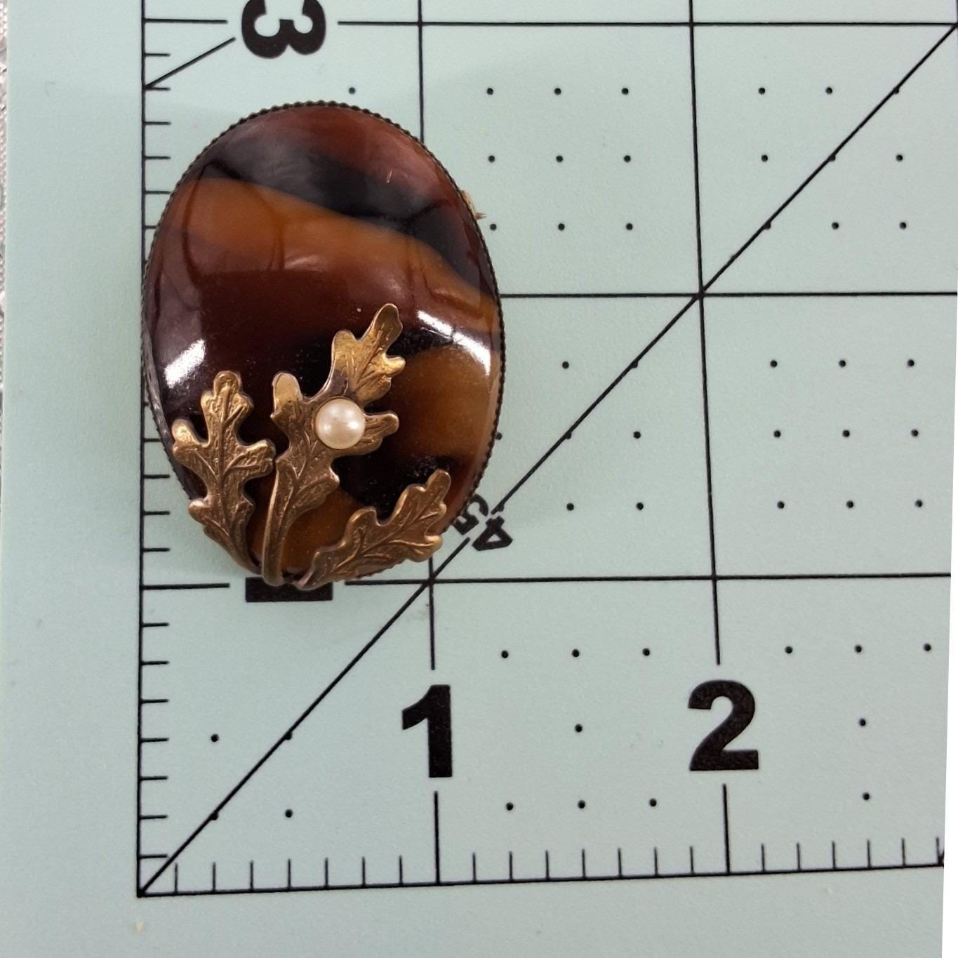 Vintage Faux Tortoiseshell Oval Brooch Gold Tone Leaf Faux Pearl Accent Brown - View 3