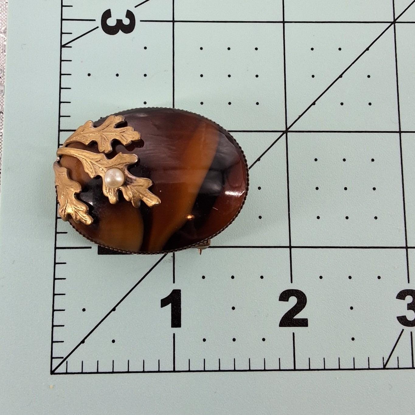 Vintage Faux Tortoiseshell Oval Brooch Gold Tone Leaf Faux Pearl Accent Brown - View 5