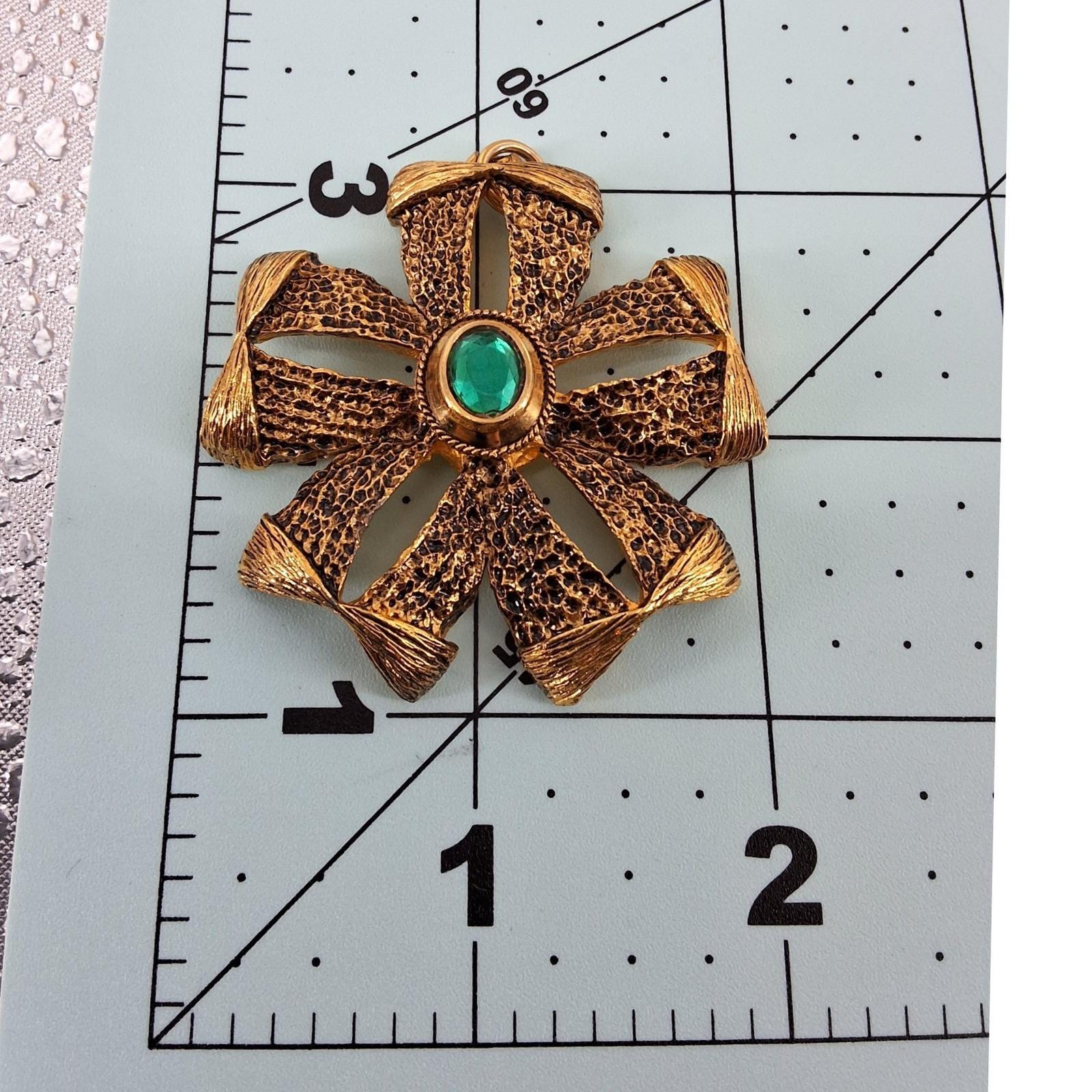 Vintage Gold Tone Brutalist Ribbon Flower Pendant Green Cabochon Statement