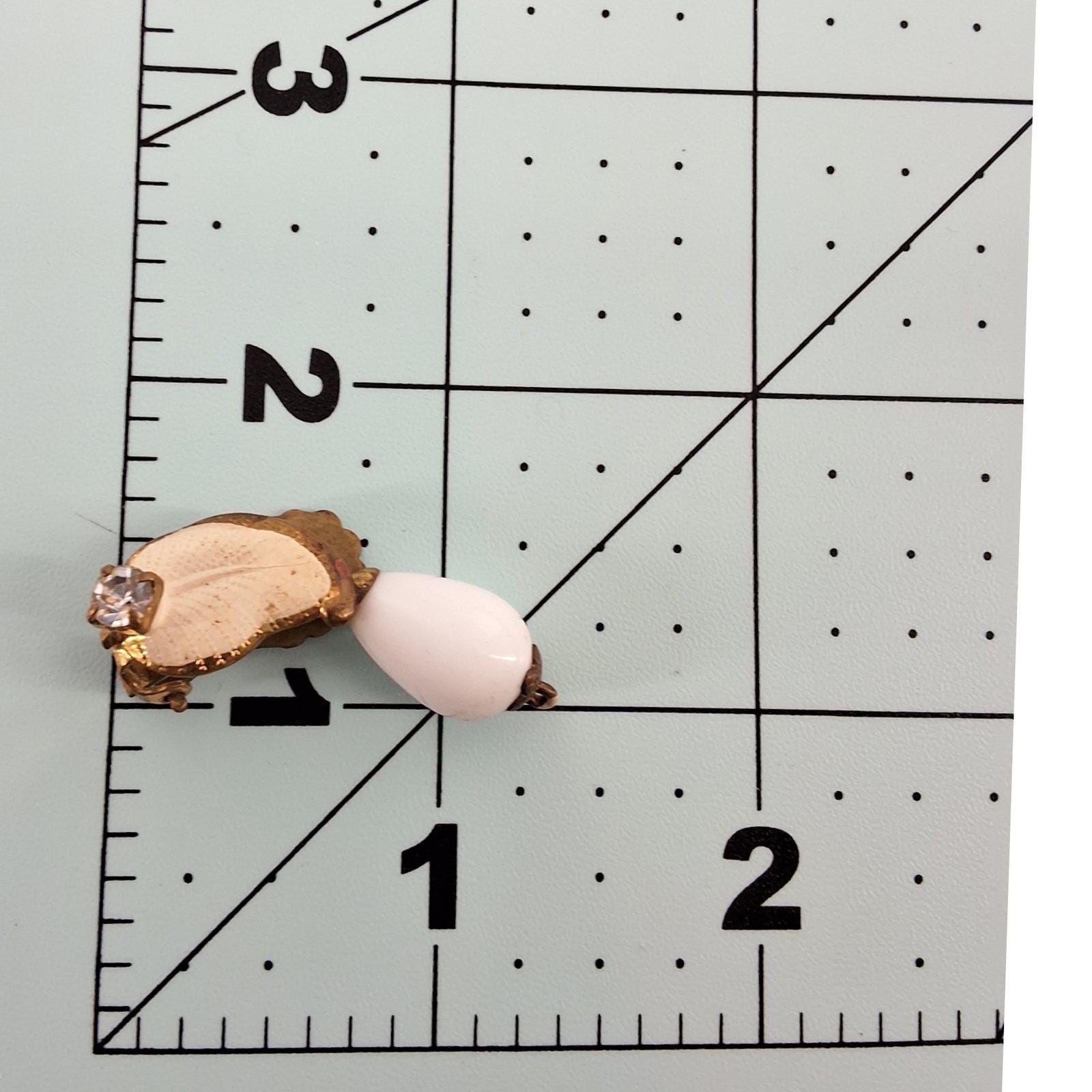 Vintage White Milk Glass Teardrop Leaf Clip On Earrings Gold Tone - View 3
