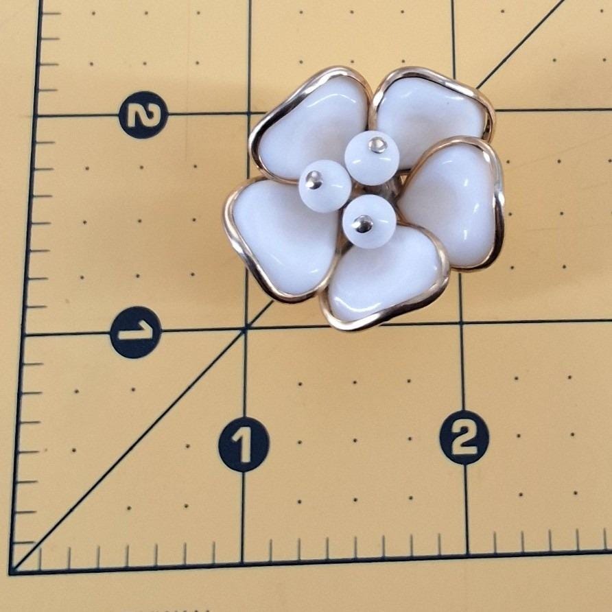 Vintage Crown Trifari White Poured Glass Floral Clip Earrings Alfred Philippe - View 6