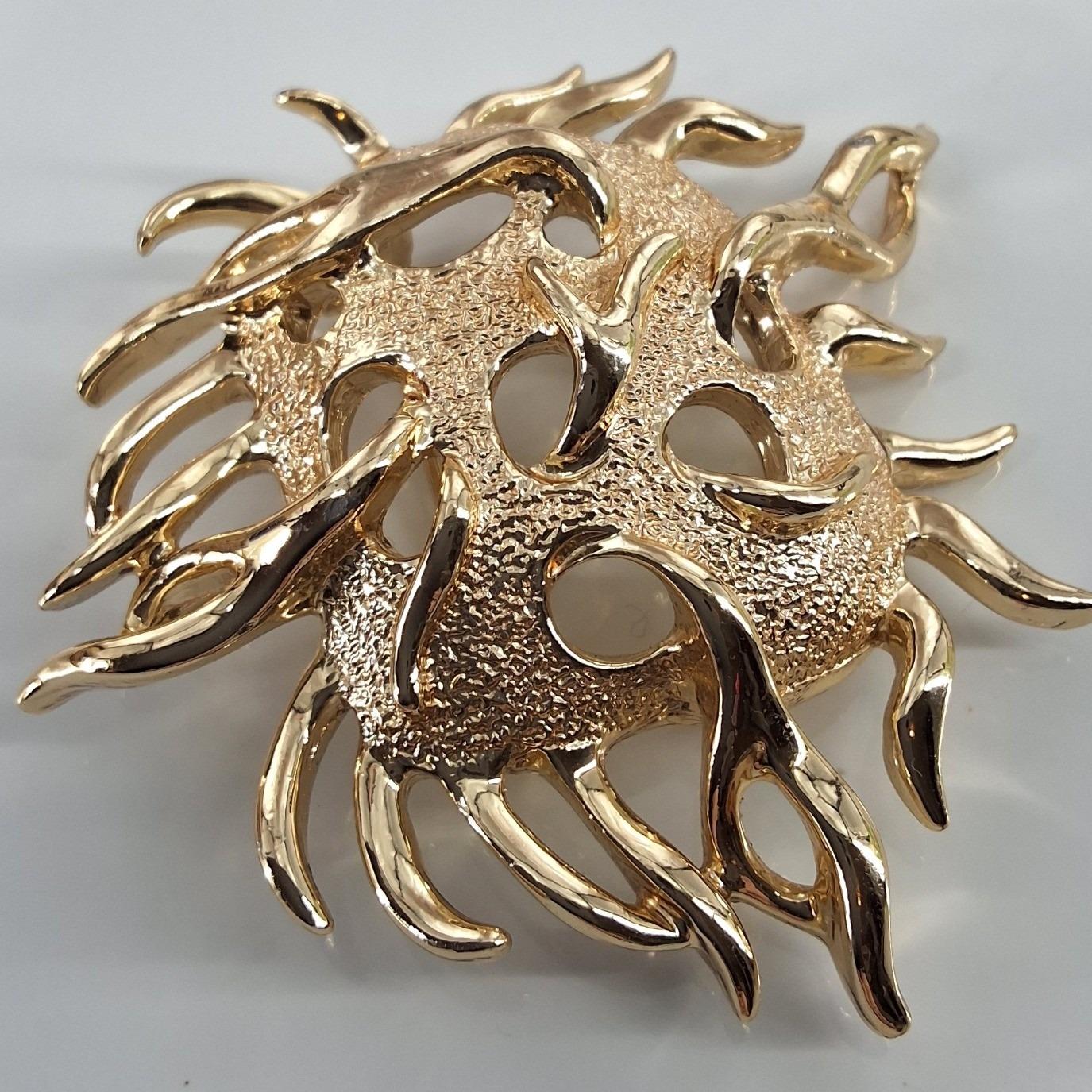Sarah Coventry "Stunning" Vintage Sunburst Brooch 1958/1971 Gold Tone MCM Pin