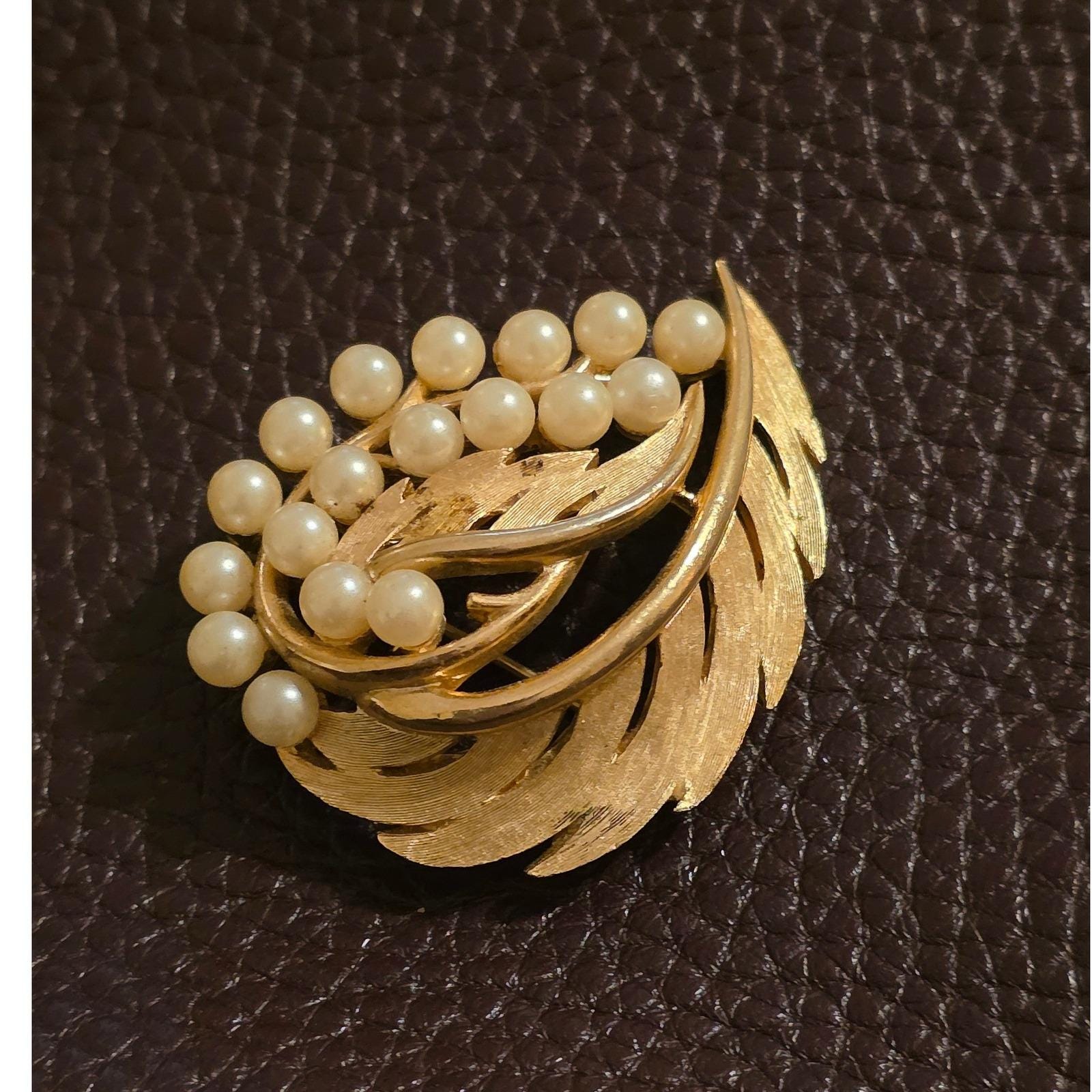 Vintage Crown Trifari Faux Pearl Leaf Brooch Gold Tone Mid-Century Botanical Pin - View 5
