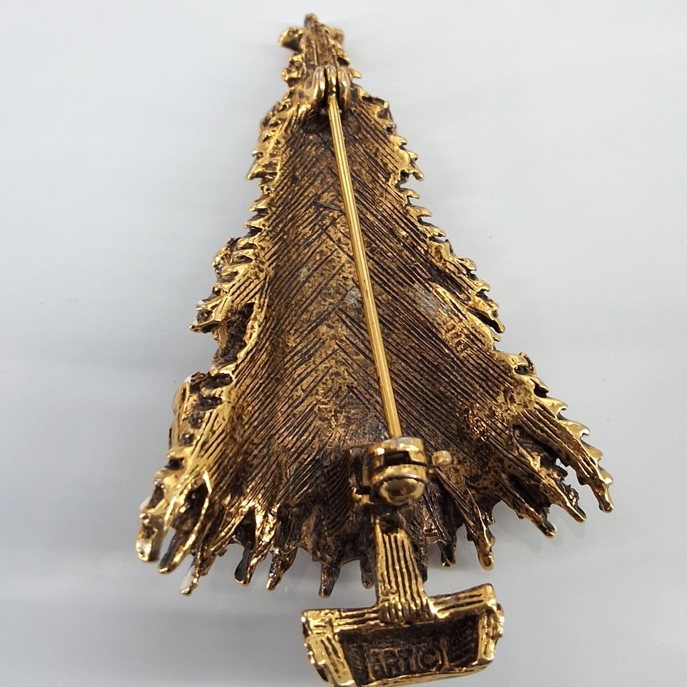 Vintage Signed Art Christmas Tree Brooch Gold Tone Snowy Enamel Rhinestone Pin - View 3