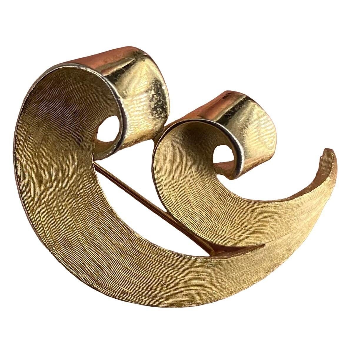 Vintage Crown Trifari Alfred Phillipe Gold-Tone Modernist Wave Brooch Pin 2"