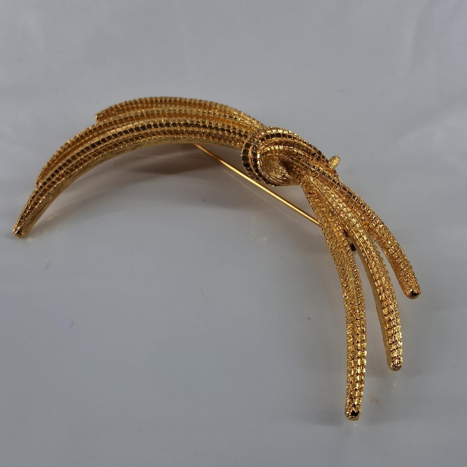 Vintage Monet 22k Gold Plated Mesh Strand Knot Brooch Large 3" Statement Pin - View 4