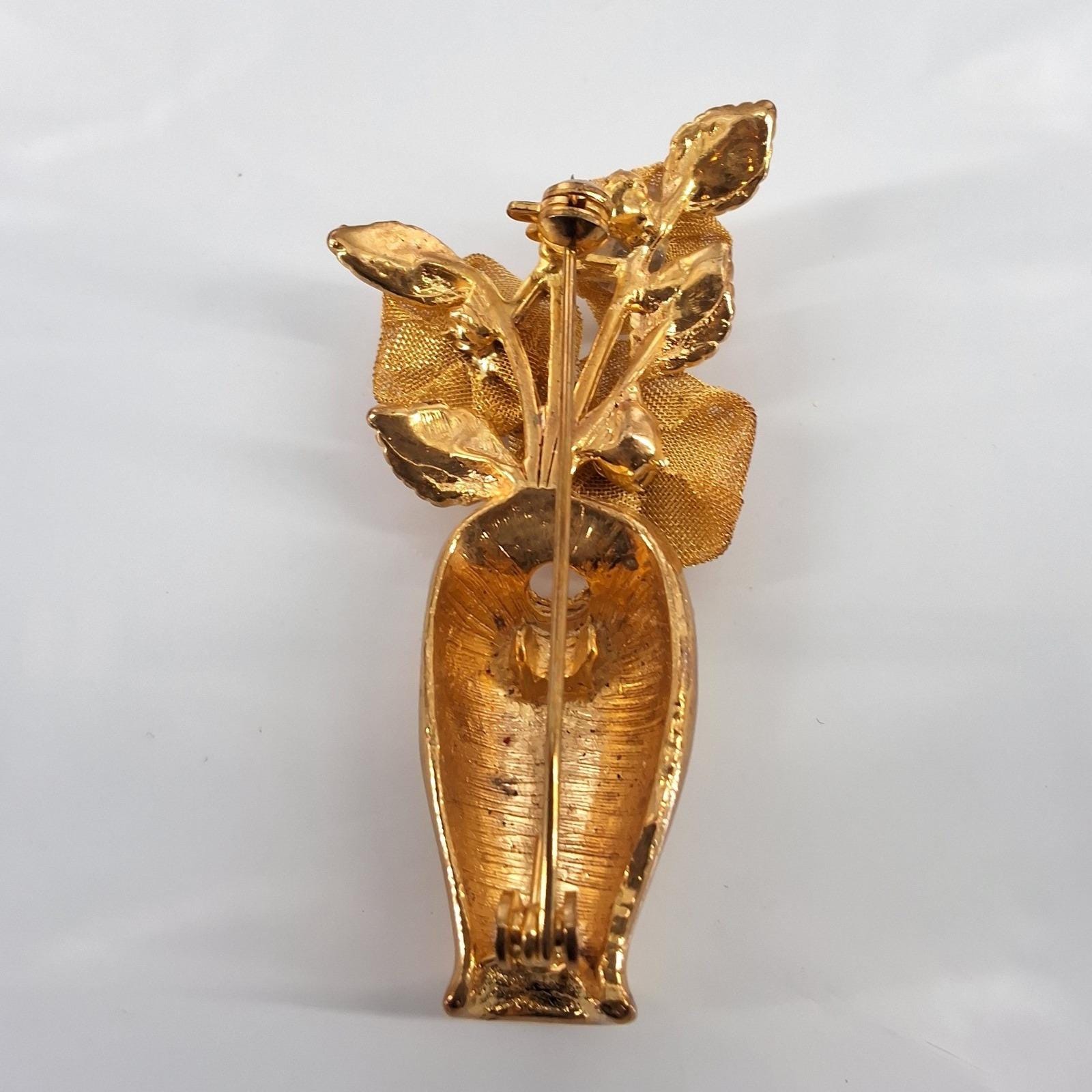Vtg Mid Century Gold Tone Mesh Rose Bouquet Vase Brooch Pin Floral MCM Statement