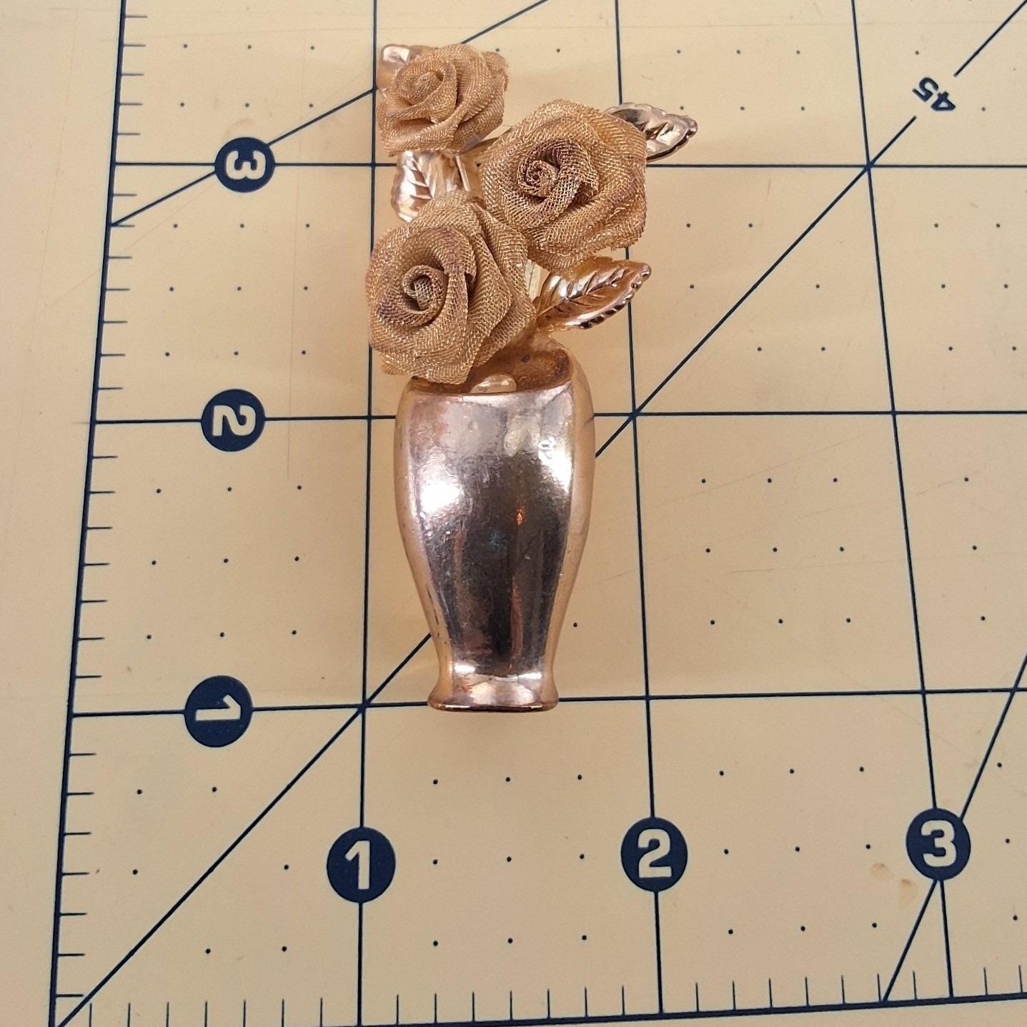 Vtg Mid Century Gold Tone Mesh Rose Bouquet Vase Brooch Pin Floral MCM Statement - View 6