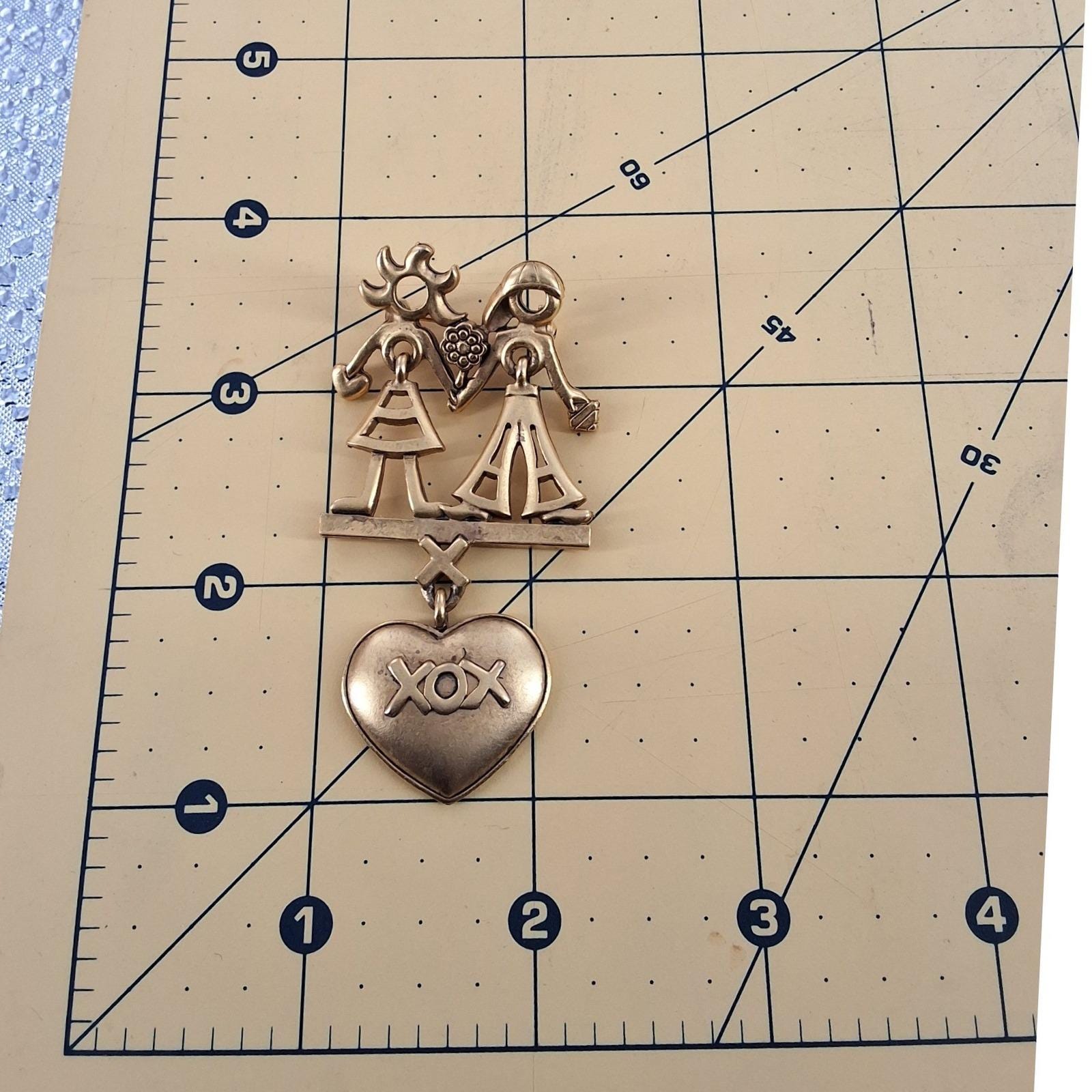 Danecraft Vintage Best Friends XOX Dangling Heart Brooch Pin Gold Tone - View 3
