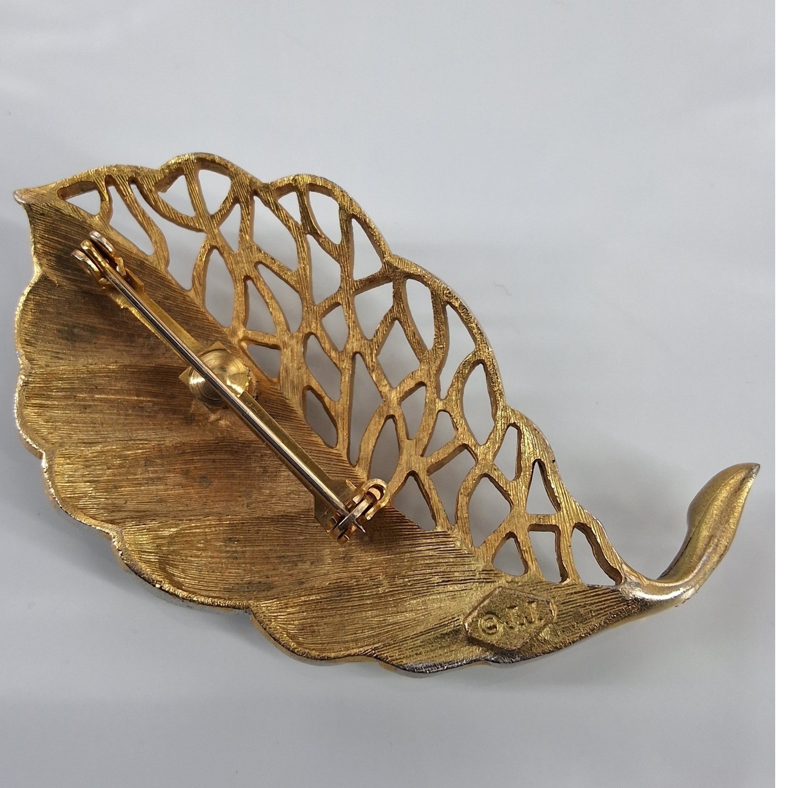Vintage JJ Jonette Two-Tone Gold Silver Lattice Openwork Leaf Brooch Pin 1980s - View 3