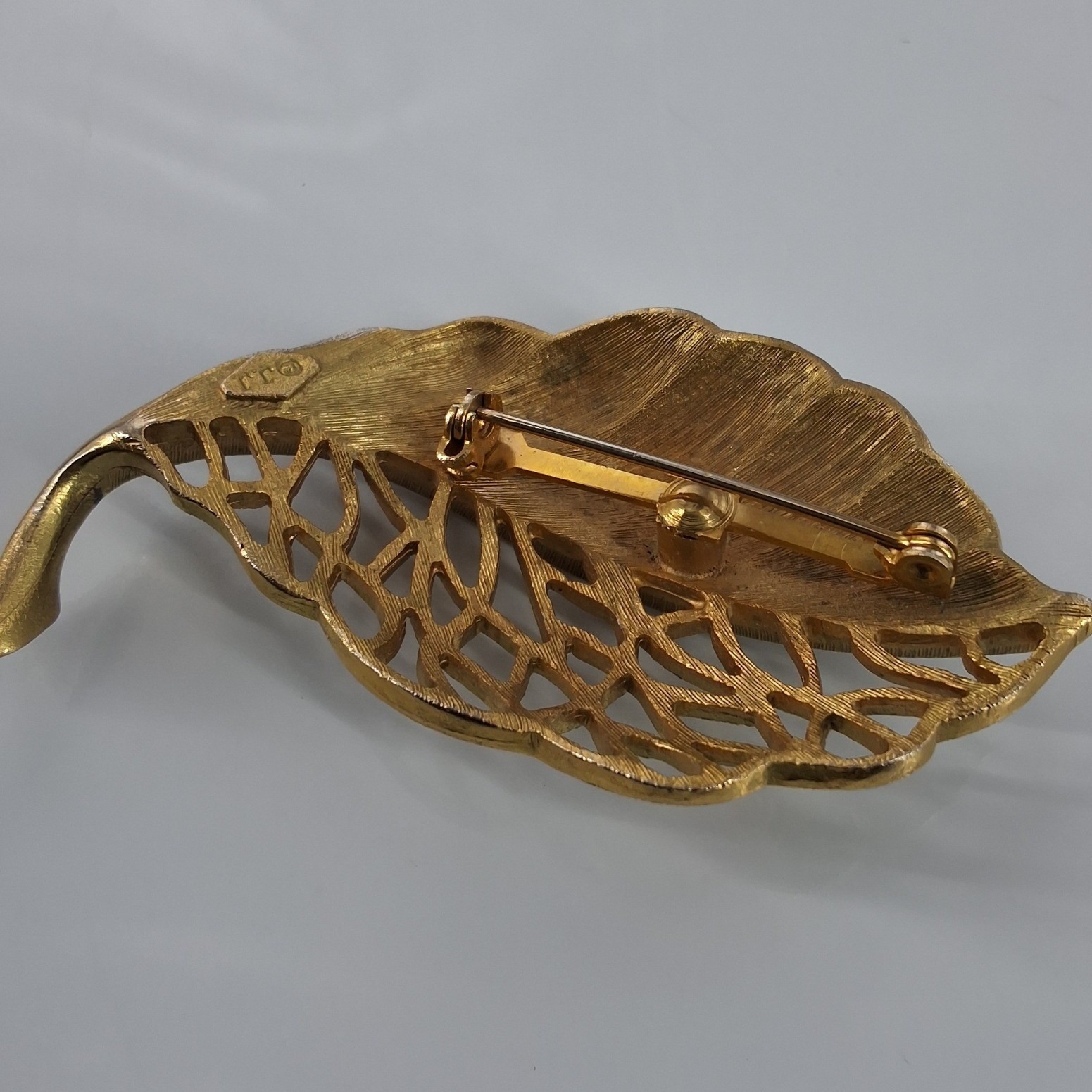 Vintage JJ Jonette Two-Tone Gold Silver Lattice Openwork Leaf Brooch Pin 1980s - View 5