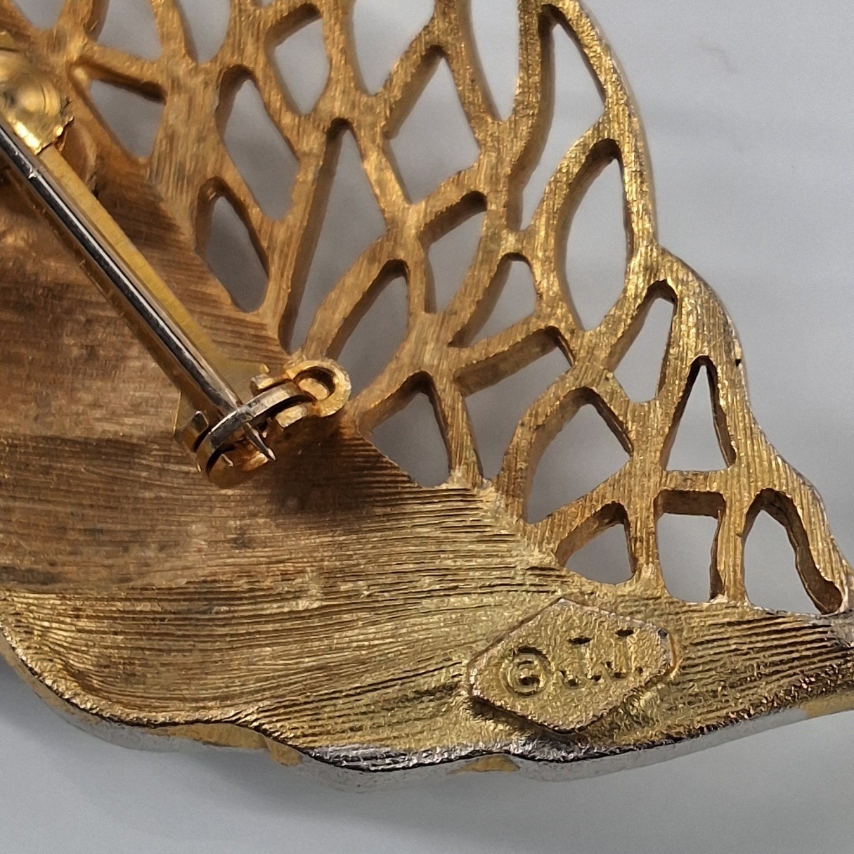 Vintage JJ Jonette Two-Tone Gold Silver Lattice Openwork Leaf Brooch Pin 1980s - View 10