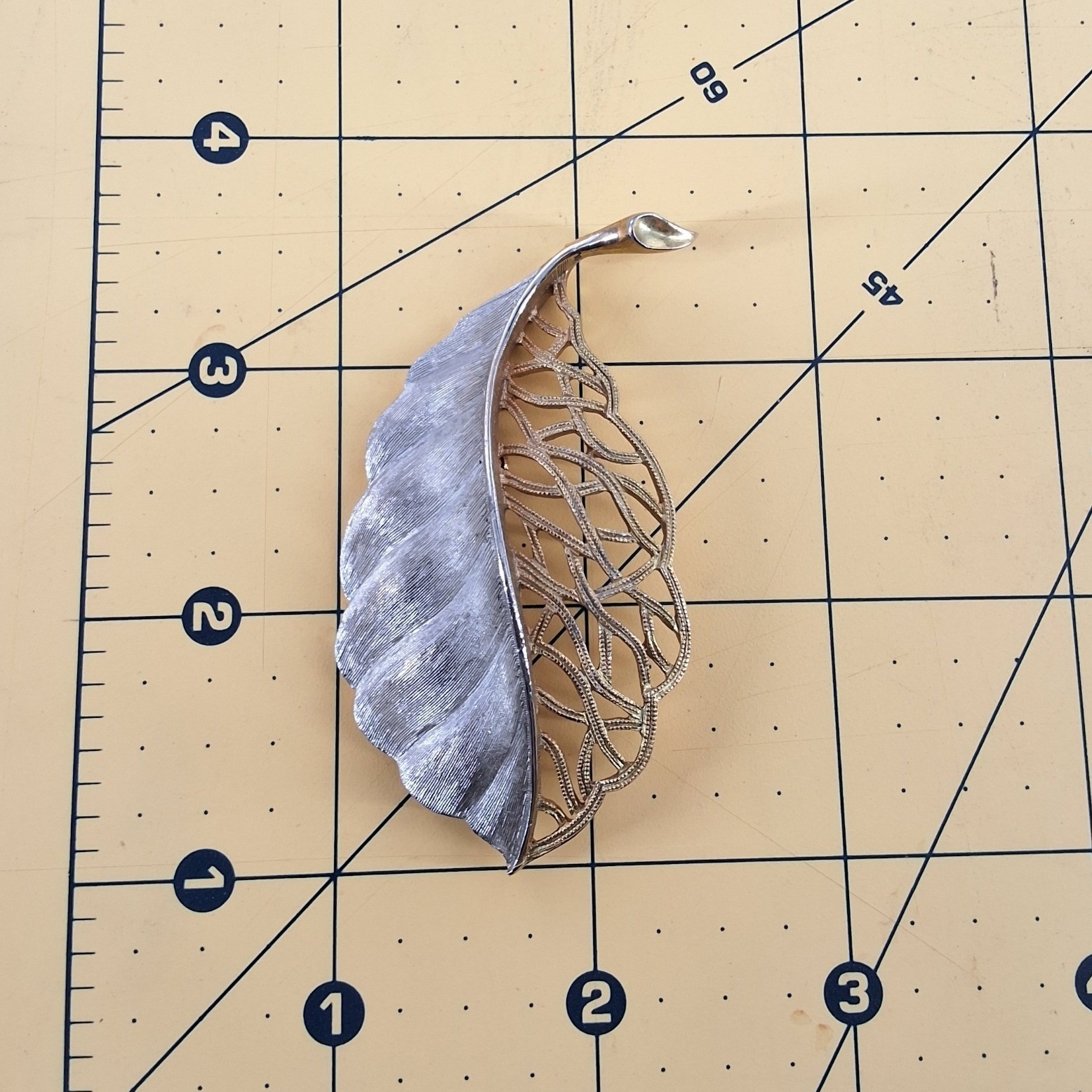 Vintage JJ Jonette Two-Tone Gold Silver Lattice Openwork Leaf Brooch Pin 1980s - View 12