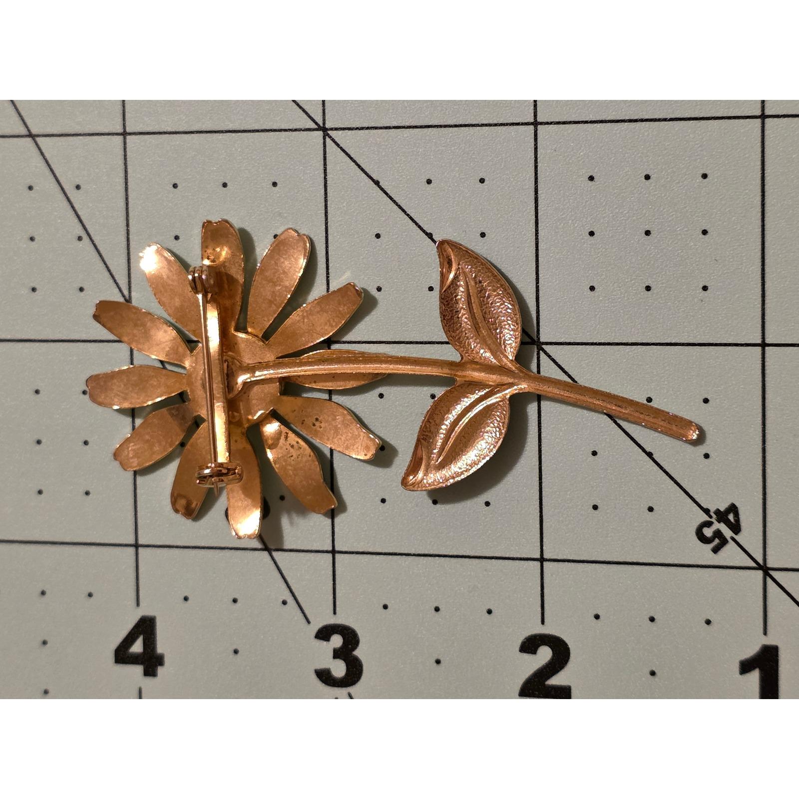 Vintage 1960s Enamel Daisy Flower Brooch Gold Tone Long Stem Mod Floral Pin 3"