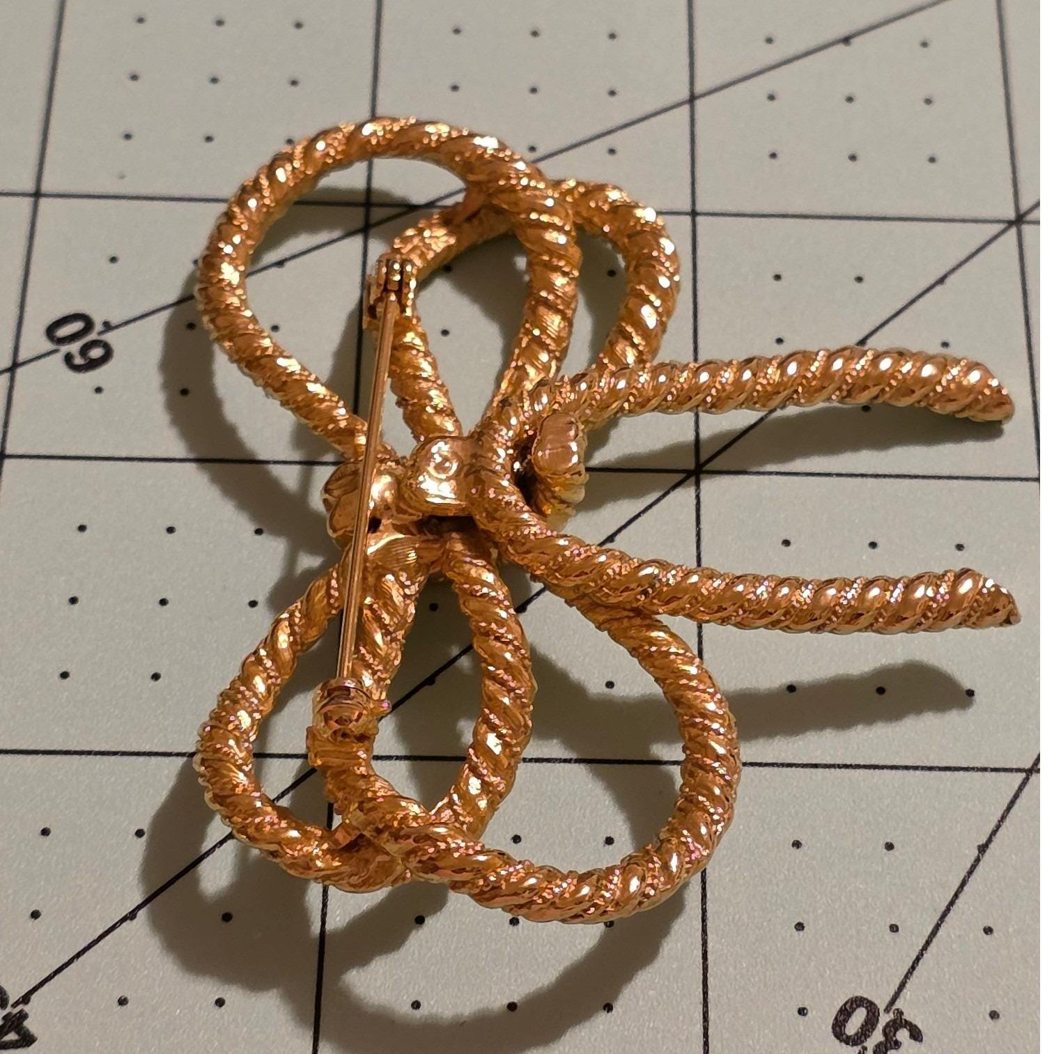 Vintage Gold Tone Twisted Rope Bow Brooch Pin 80s Textured Ribbon Statement - View 6
