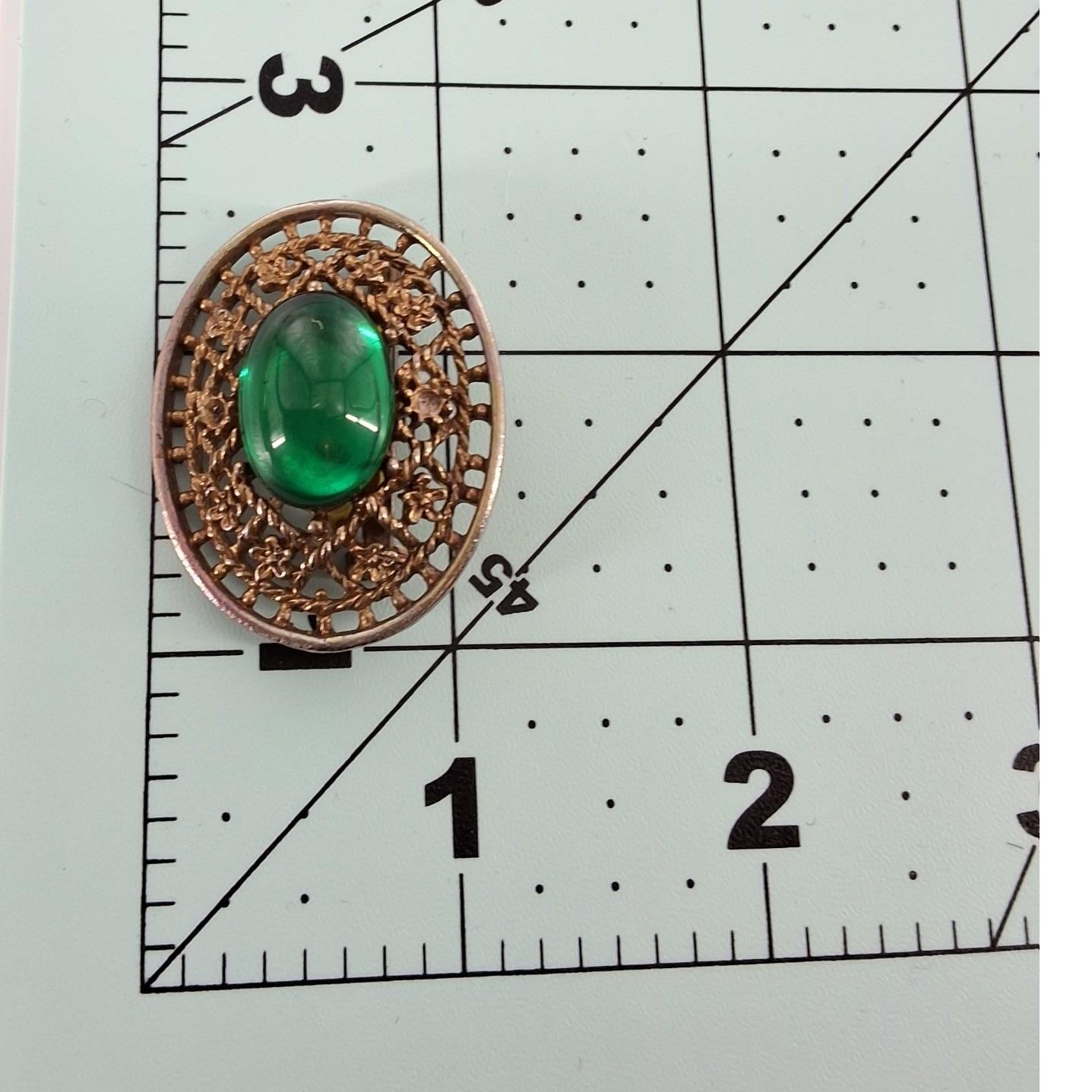 Vintage 1960s Gold Tone Green Cabochon Filigree Oval Brooch Pin 1.5" - View 4