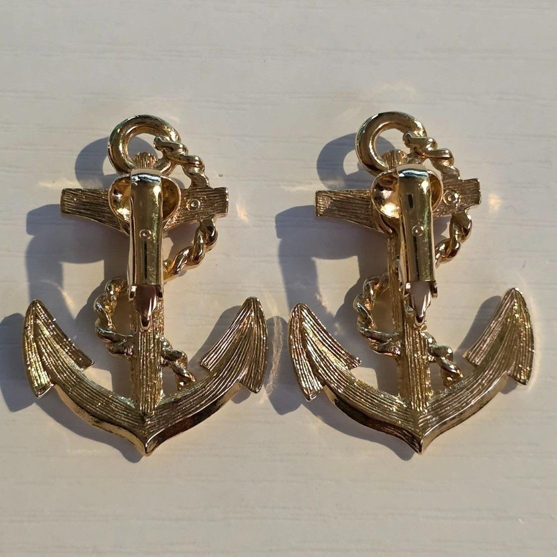 Vintage Avon Anchors Aweigh Gold Tone Red Enamel Anchor Nautical Clip On Earring - View 6