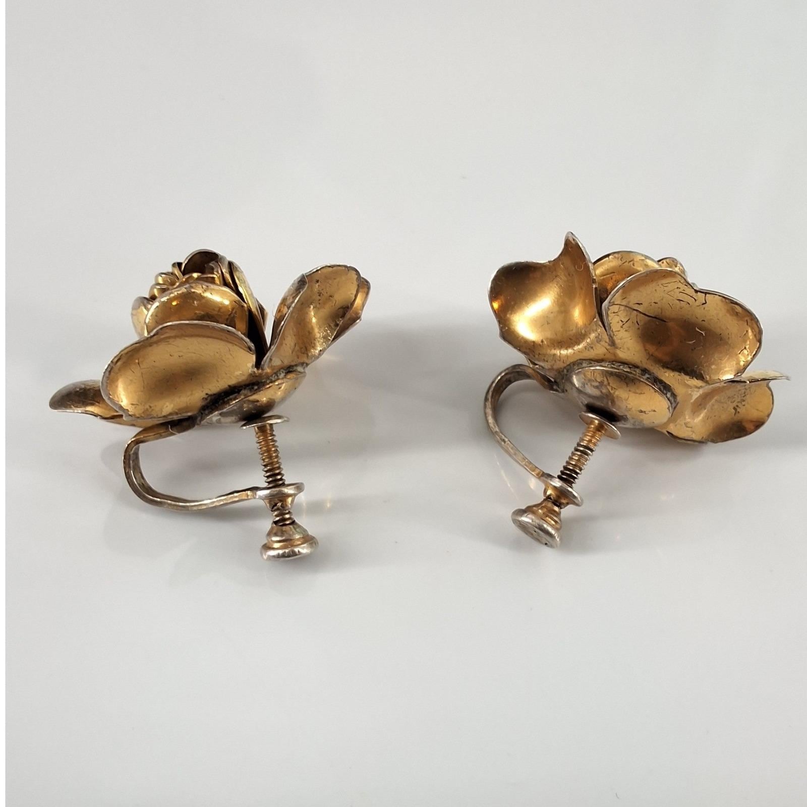 Vintage 1940s Rose Flower Screw Back Earrings Gold Tone Dimensional Costume - View 4