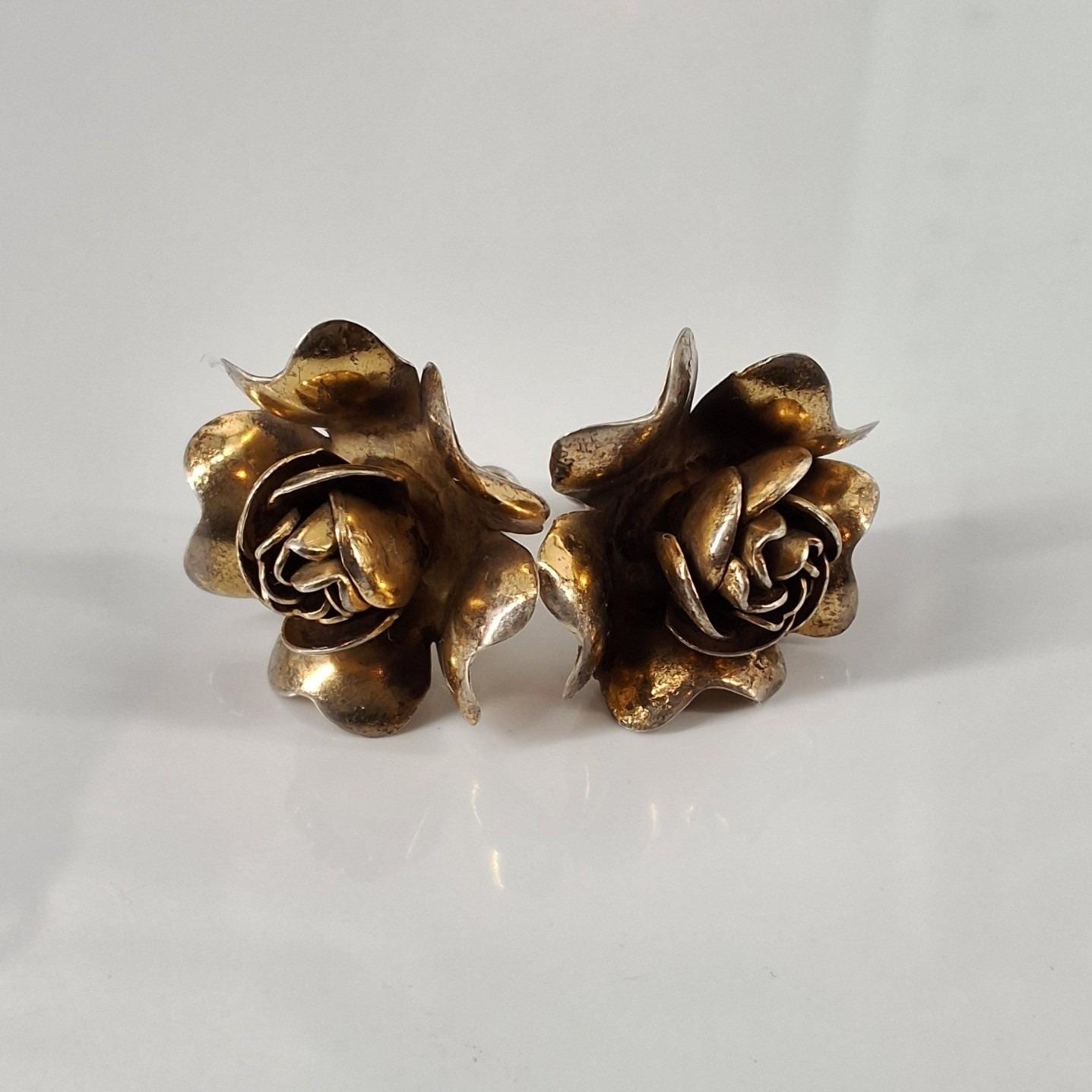 Vintage 1940s Rose Flower Screw Back Earrings Gold Tone Dimensional Costume - View 5