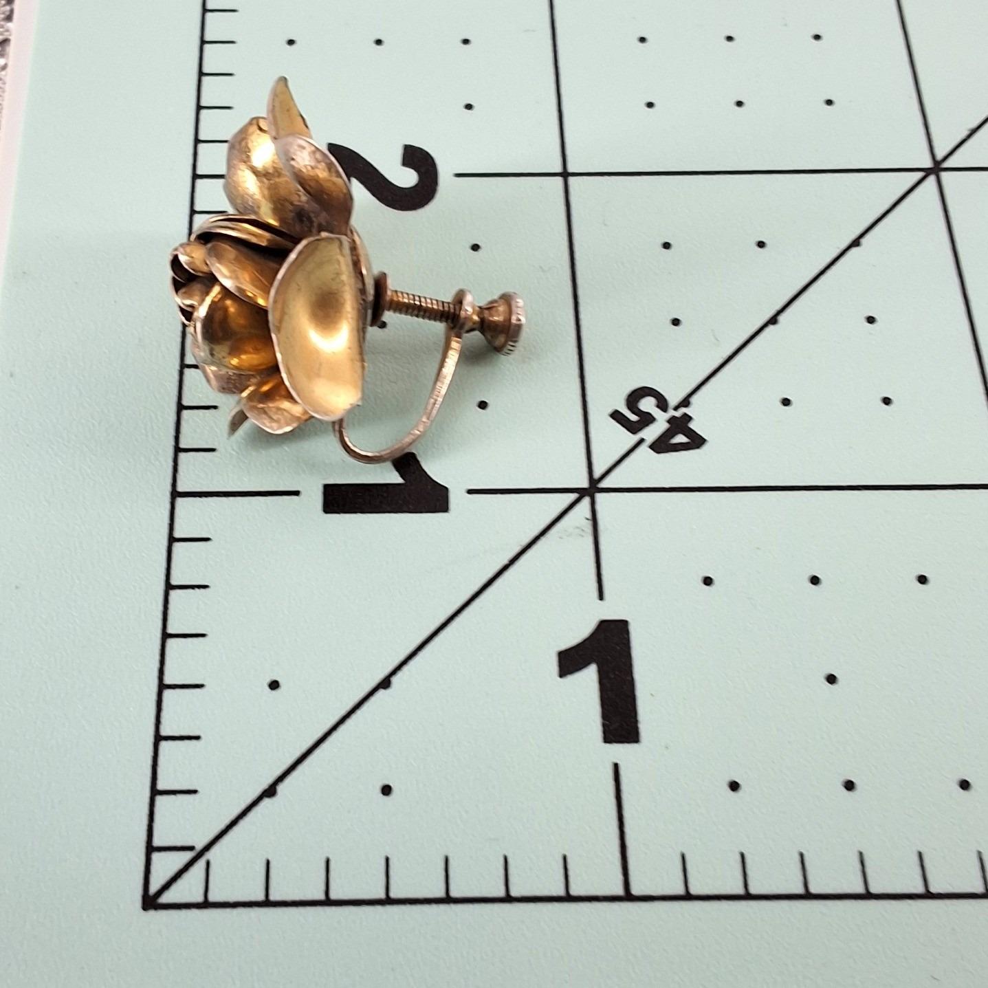 Vintage 1940s Rose Flower Screw Back Earrings Gold Tone Dimensional Costume - View 6