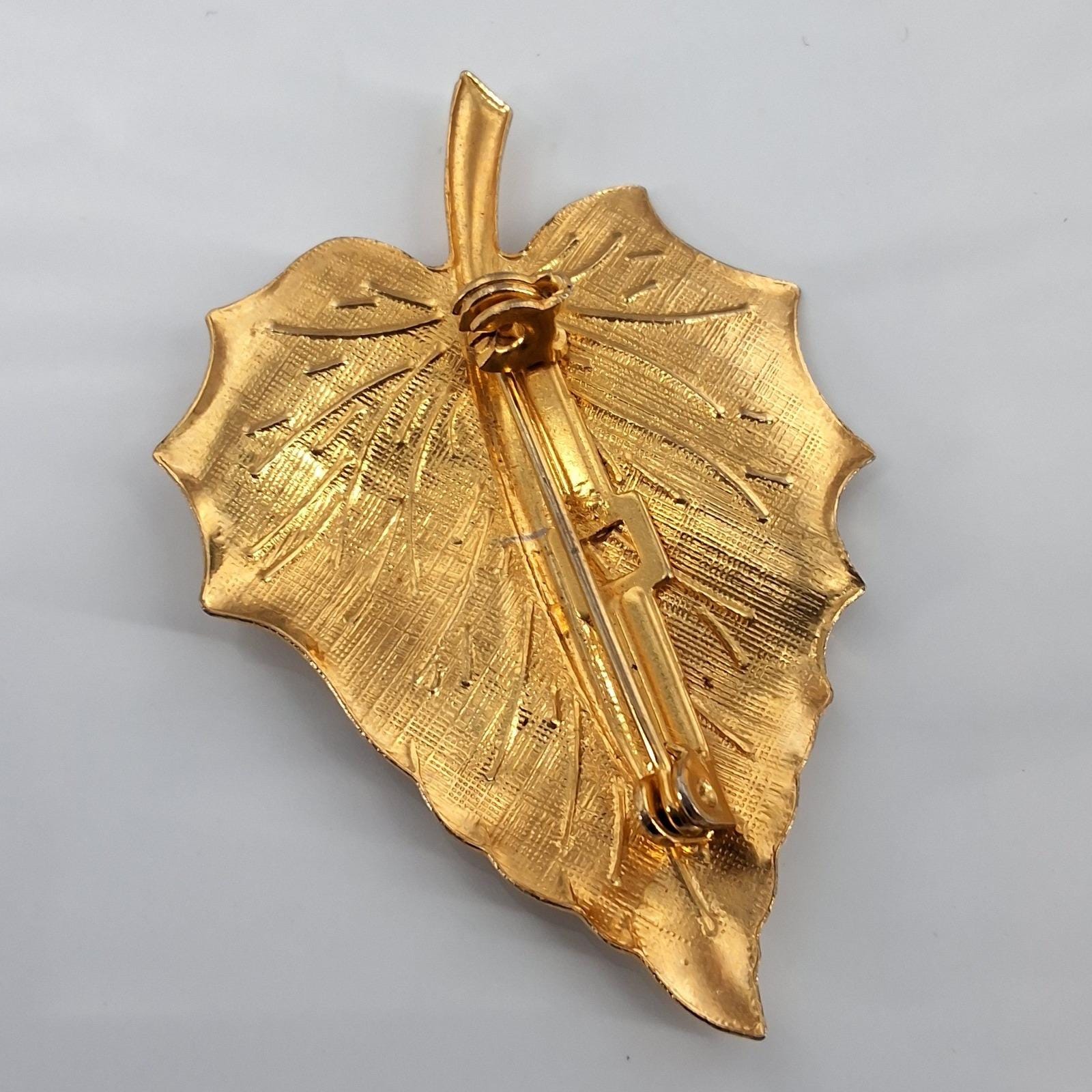 Vintage Gold Tone Textured Maple Leaf Brooch Pin Fall Botanical Jewelry - View 5