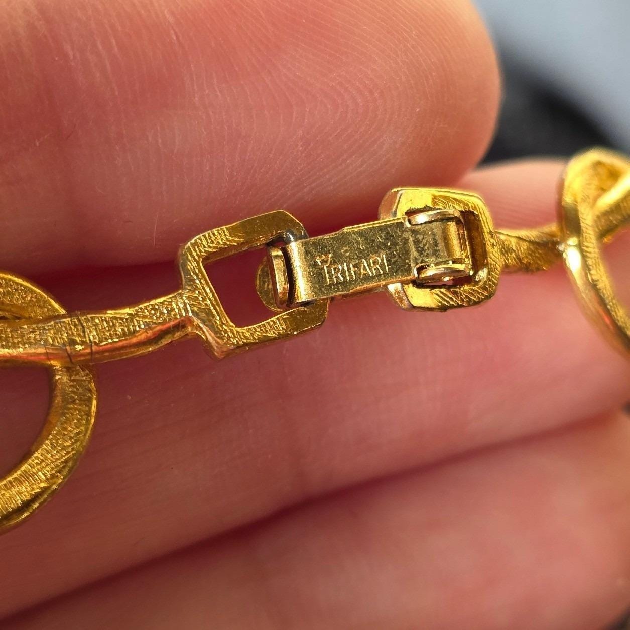 Vintage Crown Trifari Gold Tone Pretzel Link Bracelet 6.5" Mid-Century Designer