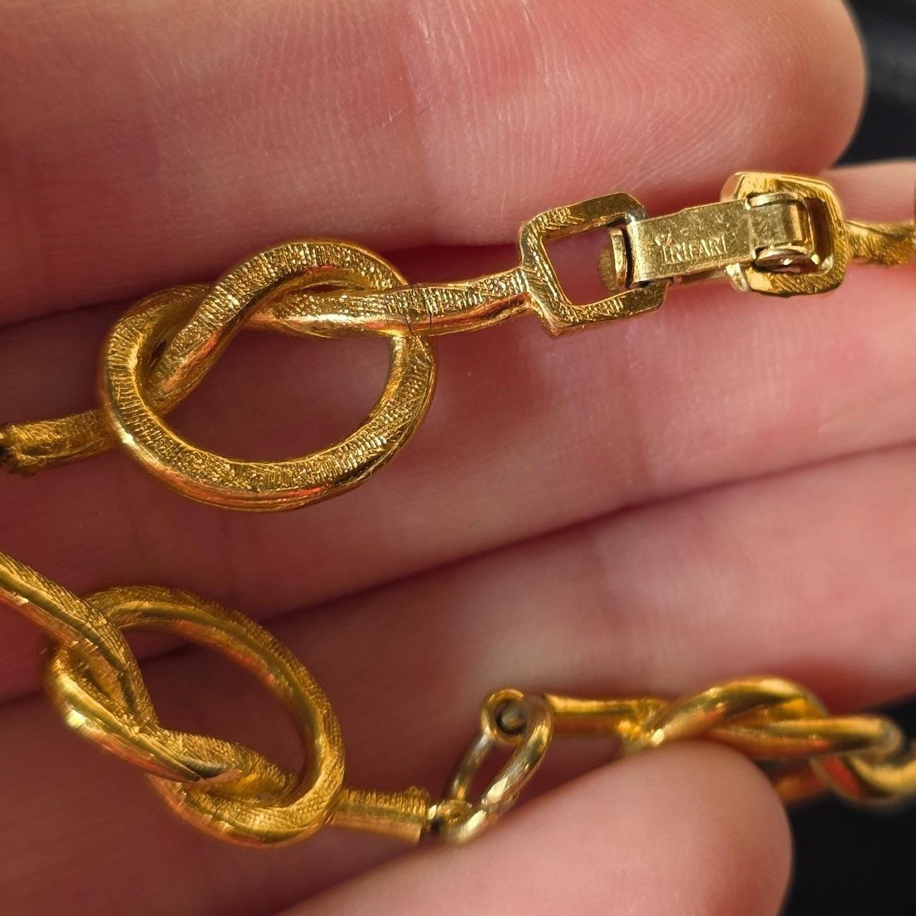 Vintage Crown Trifari Gold Tone Pretzel Link Bracelet 6.5" Mid-Century Designer - View 5