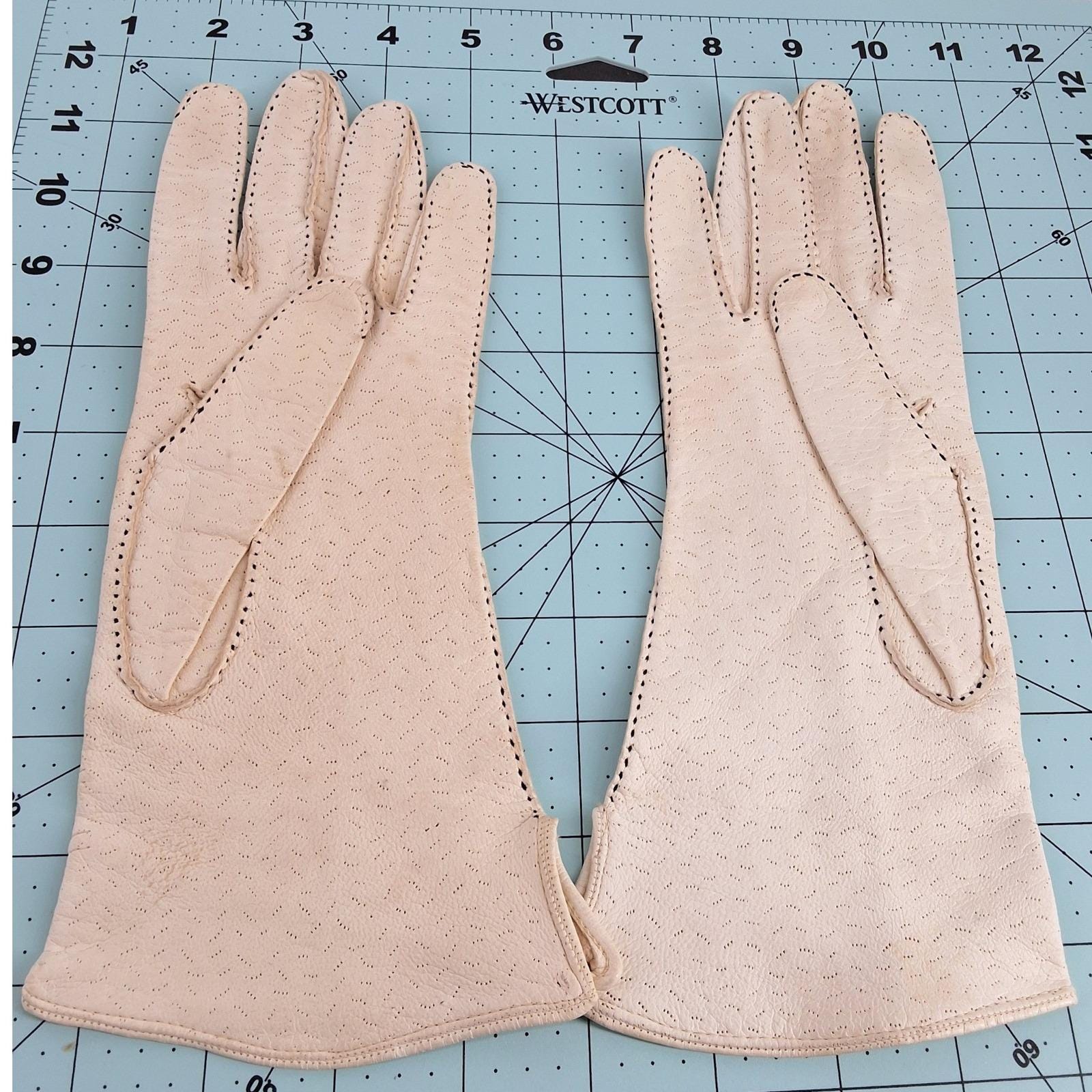 1950s Vintage Cream Leather Gauntlet Gloves Black Starburst Embroidery - View 3