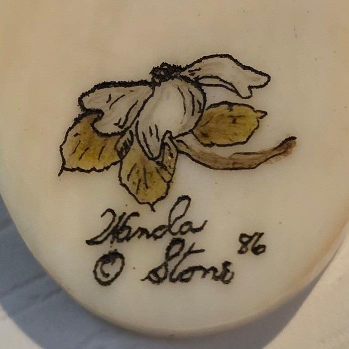 Vintage Scrimshaw Robin Bird Necklace Bone Seed Signed Wanda Stone 1986 24"