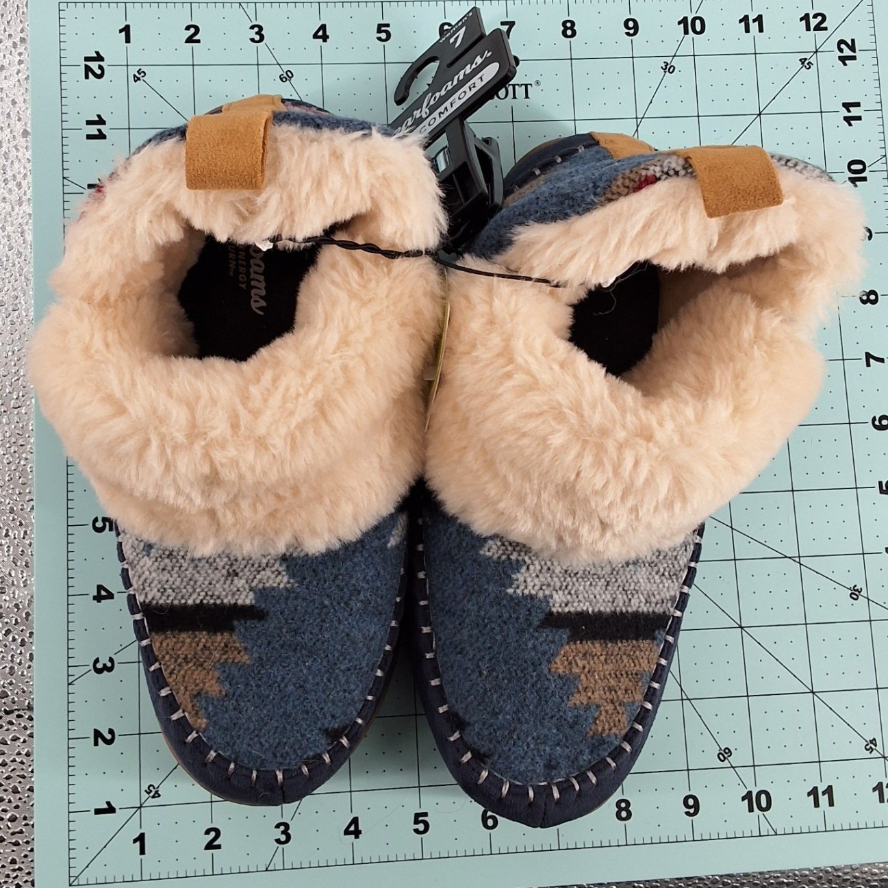 Dearfoams Southwestern Geometric Faux Fur Bootie Slippers Womens Sz 7 - View 11