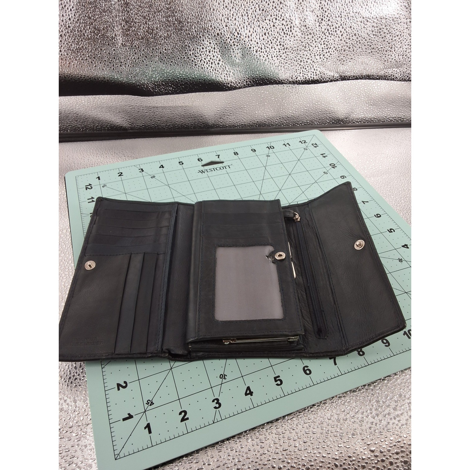 Classic Black Leather Bifold Wallet |‎ Snap Closure | Card Slots - View 7