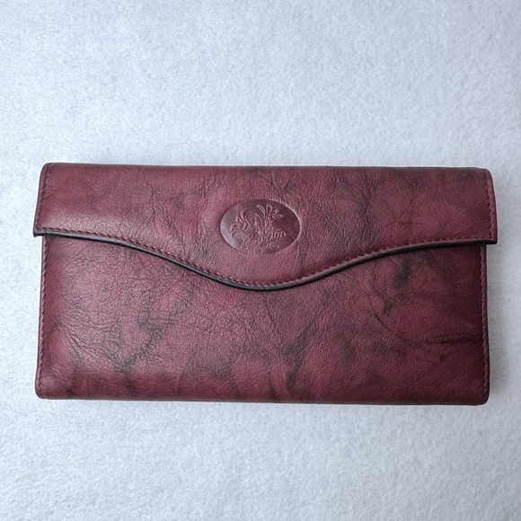 Classic Black Leather Bifold Wallet |‎ Snap Closure | Card Slots - View 14