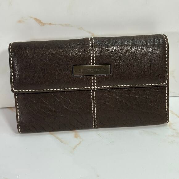 Classic Black Leather Bifold Wallet |‎ Snap Closure | Card Slots - View 17